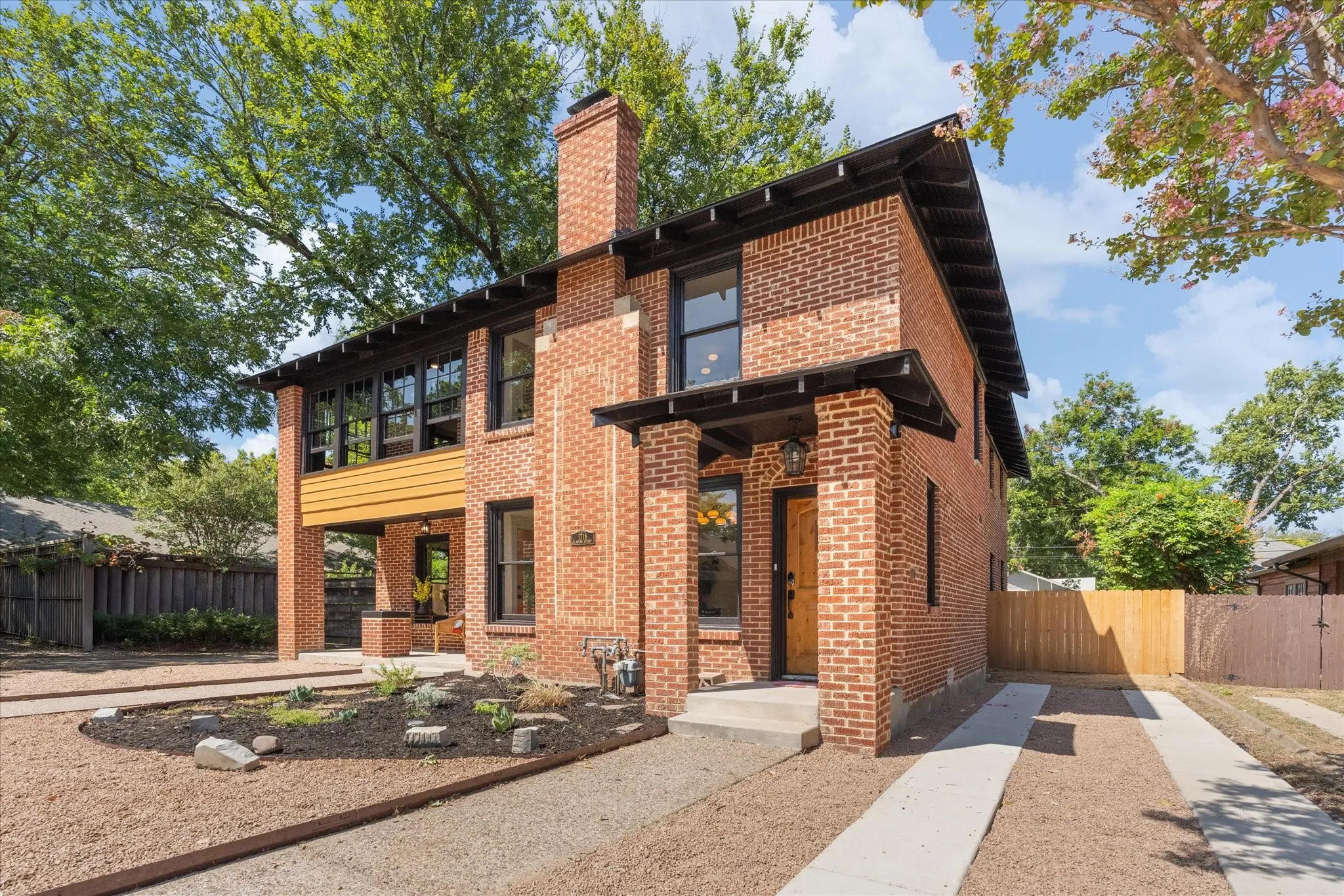 Single Family Residence For Sale in Tarrant County , 1718 S Adams Street, Fort Worth, Texas 76110, 5 Bedroom, 3 Bathroom, Garage spaces, 2,864 Sqft, built in 1921, mls#21356896, Real Estate Agent in Fort Worth, Homes For Sale in Tarrant county, Homes For Sale in Fort Worth, Realtor in Fort Worth Texas, Real Estate Brokerage Independent Realty Texas, Luminita Cordes Realtor