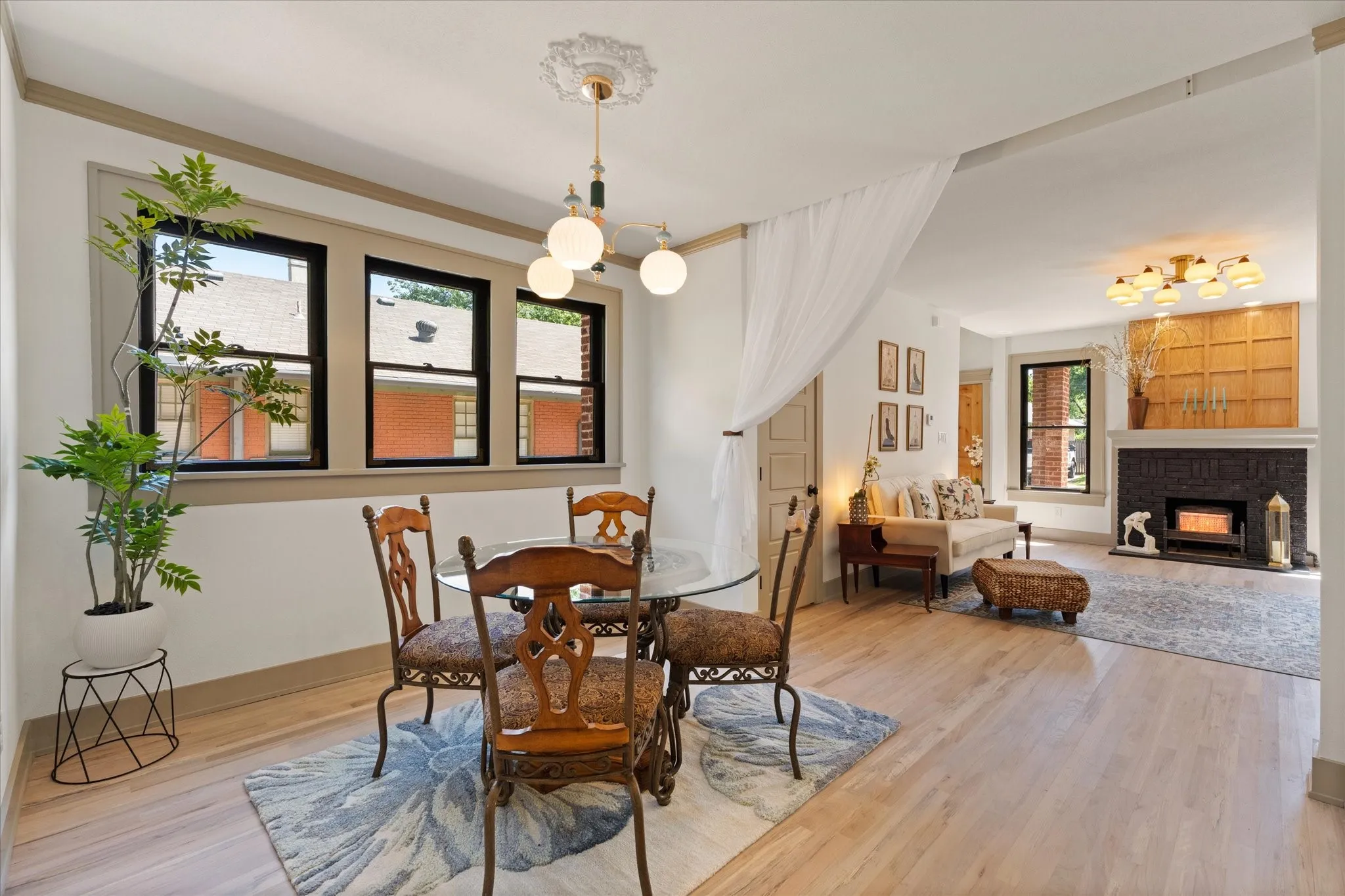 Single Family Residence For Sale in Tarrant County , 1718 S Adams Street, Fort Worth, Texas 76110, 5 Bedroom, 3 Bathroom, Garage spaces, 2,864 Sqft, built in 1921, mls#21356896, Real Estate Agent in Fort Worth, Homes For Sale in Tarrant county, Homes For Sale in Fort Worth, Realtor in Fort Worth Texas, Real Estate Brokerage Independent Realty Texas, Luminita Cordes Realtor