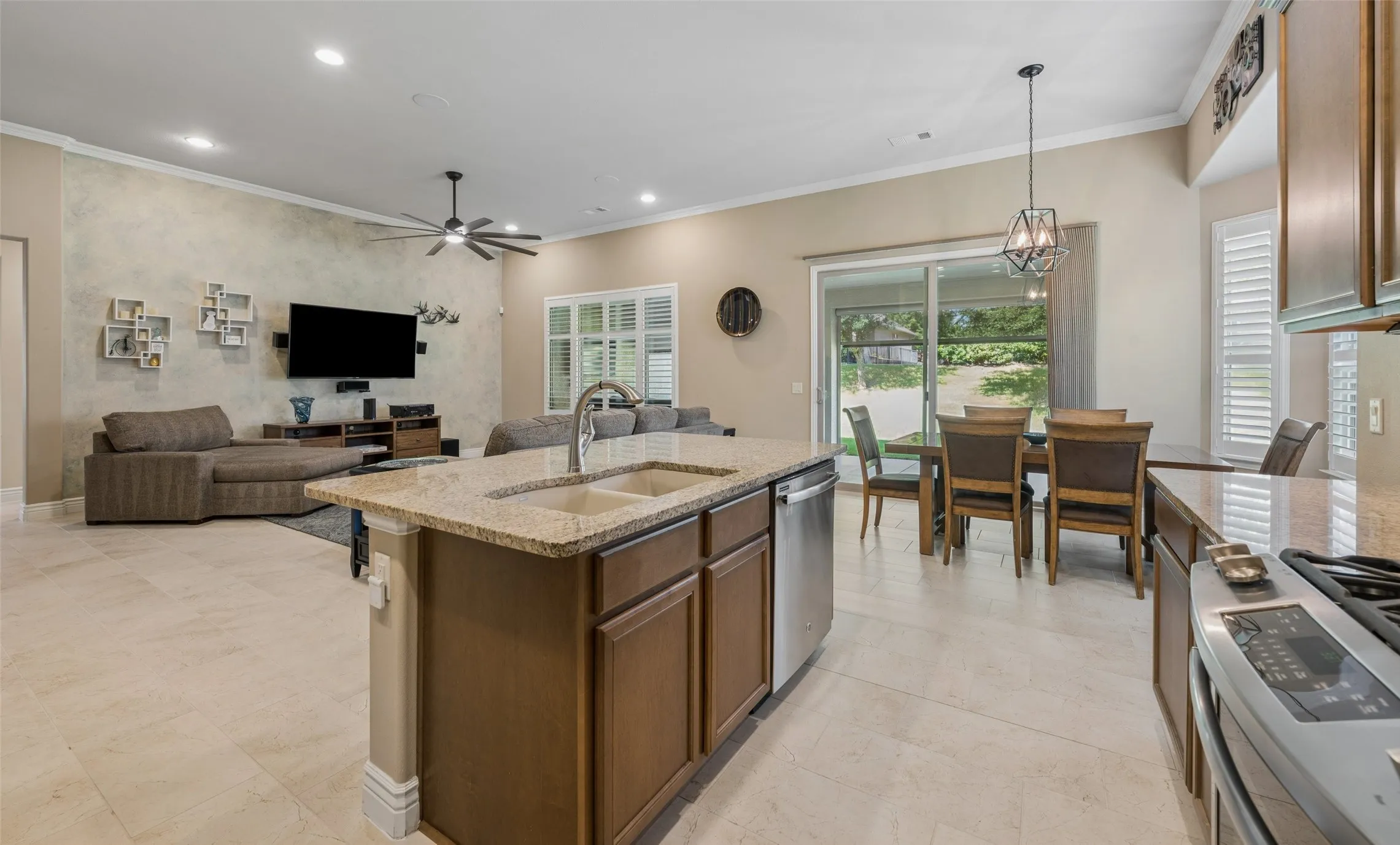 Single Family Residence For Sale in Denton County , 9905 Teakwood Avenue, Denton, Texas 76207, 2 Bedroom, 3 Bathroom, 3 Garage spaces, 1,819 Sqft, built in 2015, mls#21354099, Real Estate Agent in Denton, Homes For Sale in Denton county, Homes For Sale in Denton, Realtor in Denton Texas, Real Estate Brokerage Independent Realty Texas, Luminita Cordes Realtor
