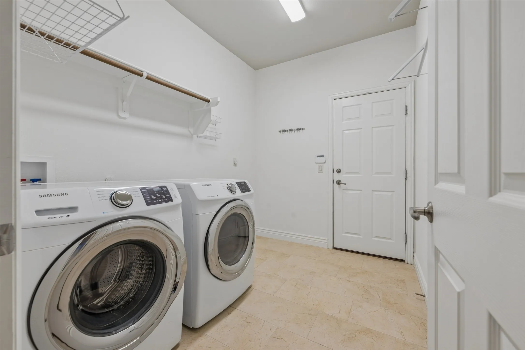 Single Family Residence For Sale in Denton County , 9905 Teakwood Avenue, Denton, Texas 76207, 2 Bedroom, 3 Bathroom, 3 Garage spaces, 1,819 Sqft, built in 2015, mls#21354099, Real Estate Agent in Denton, Homes For Sale in Denton county, Homes For Sale in Denton, Realtor in Denton Texas, Real Estate Brokerage Independent Realty Texas, Luminita Cordes Realtor