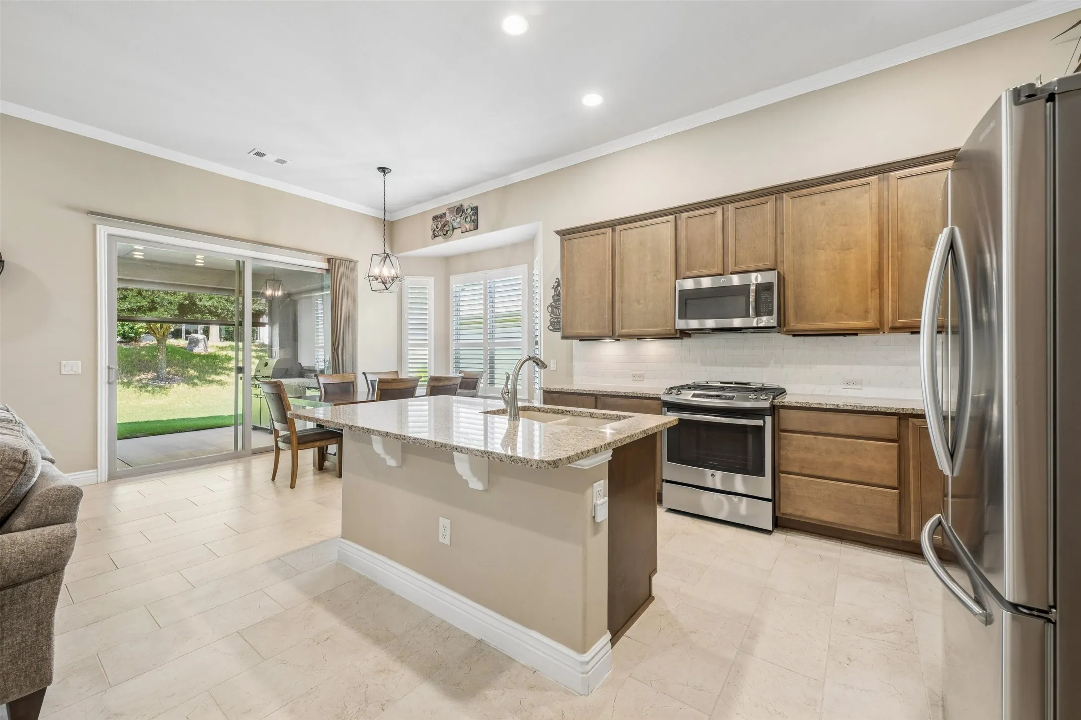 Single Family Residence For Sale in Denton County , 9905 Teakwood Avenue, Denton, Texas 76207, 2 Bedroom, 3 Bathroom, 3 Garage spaces, 1,819 Sqft, built in 2015, mls#21354099, Real Estate Agent in Denton, Homes For Sale in Denton county, Homes For Sale in Denton, Realtor in Denton Texas, Real Estate Brokerage Independent Realty Texas, Luminita Cordes Realtor