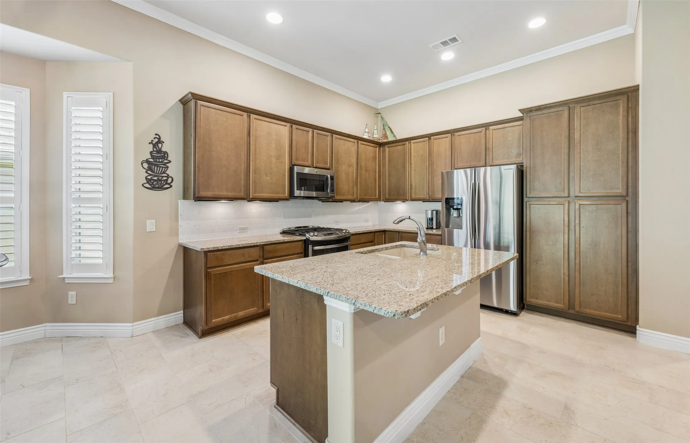 Single Family Residence For Sale in Denton County , 9905 Teakwood Avenue, Denton, Texas 76207, 2 Bedroom, 3 Bathroom, 3 Garage spaces, 1,819 Sqft, built in 2015, mls#21354099, Real Estate Agent in Denton, Homes For Sale in Denton county, Homes For Sale in Denton, Realtor in Denton Texas, Real Estate Brokerage Independent Realty Texas, Luminita Cordes Realtor