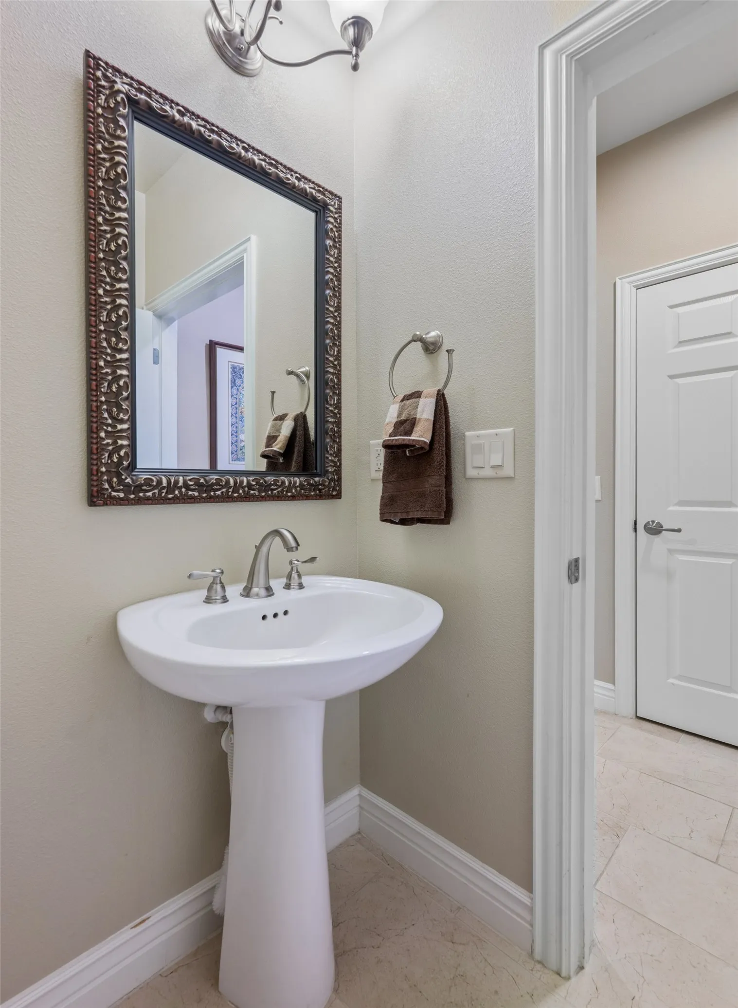 Single Family Residence For Sale in Denton County , 9905 Teakwood Avenue, Denton, Texas 76207, 2 Bedroom, 3 Bathroom, 3 Garage spaces, 1,819 Sqft, built in 2015, mls#21354099, Real Estate Agent in Denton, Homes For Sale in Denton county, Homes For Sale in Denton, Realtor in Denton Texas, Real Estate Brokerage Independent Realty Texas, Luminita Cordes Realtor