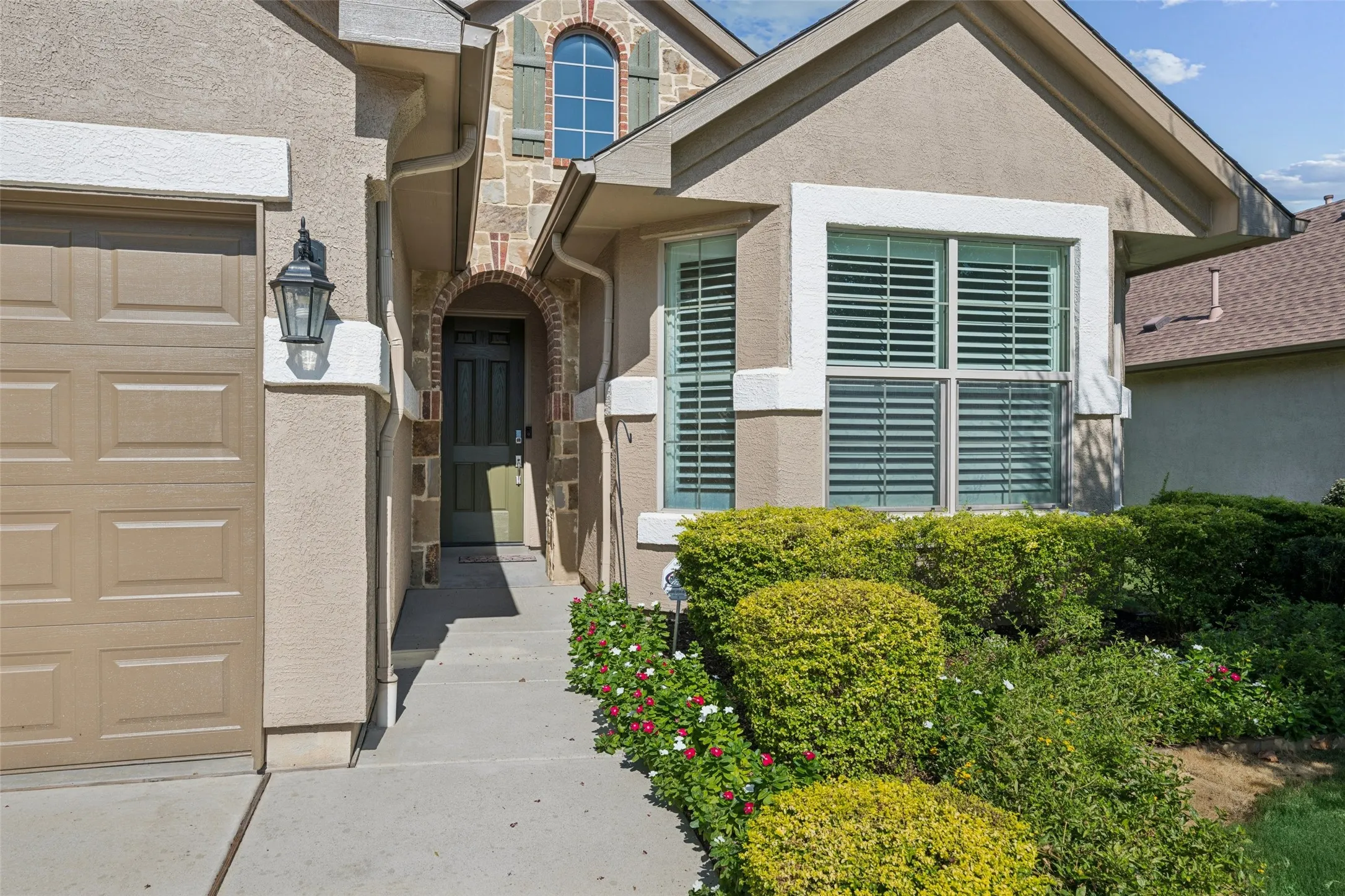 Single Family Residence For Sale in Denton County , 9905 Teakwood Avenue, Denton, Texas 76207, 2 Bedroom, 3 Bathroom, 3 Garage spaces, 1,819 Sqft, built in 2015, mls#21354099, Real Estate Agent in Denton, Homes For Sale in Denton county, Homes For Sale in Denton, Realtor in Denton Texas, Real Estate Brokerage Independent Realty Texas, Luminita Cordes Realtor