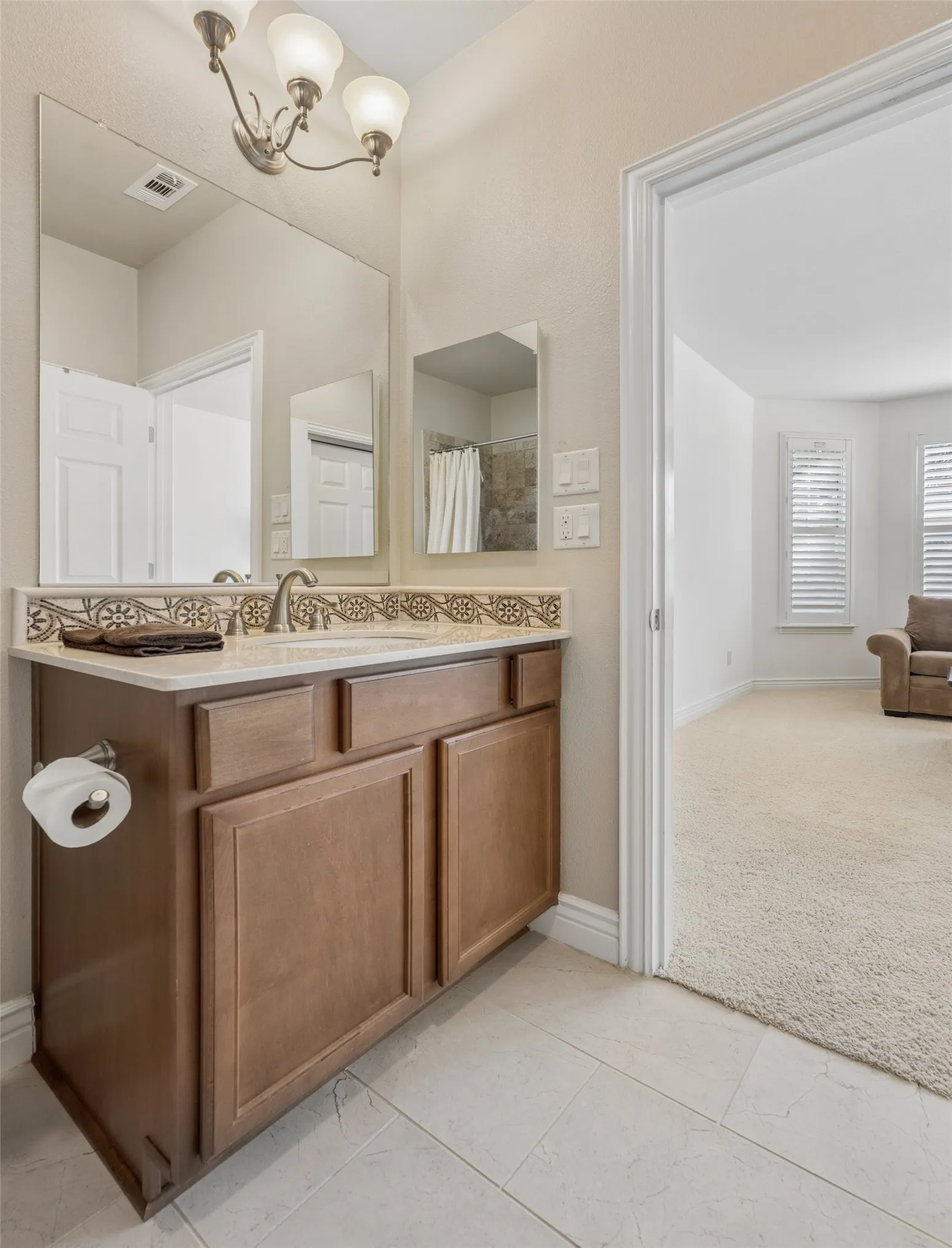 Single Family Residence For Sale in Denton County , 9905 Teakwood Avenue, Denton, Texas 76207, 2 Bedroom, 3 Bathroom, 3 Garage spaces, 1,819 Sqft, built in 2015, mls#21354099, Real Estate Agent in Denton, Homes For Sale in Denton county, Homes For Sale in Denton, Realtor in Denton Texas, Real Estate Brokerage Independent Realty Texas, Luminita Cordes Realtor
