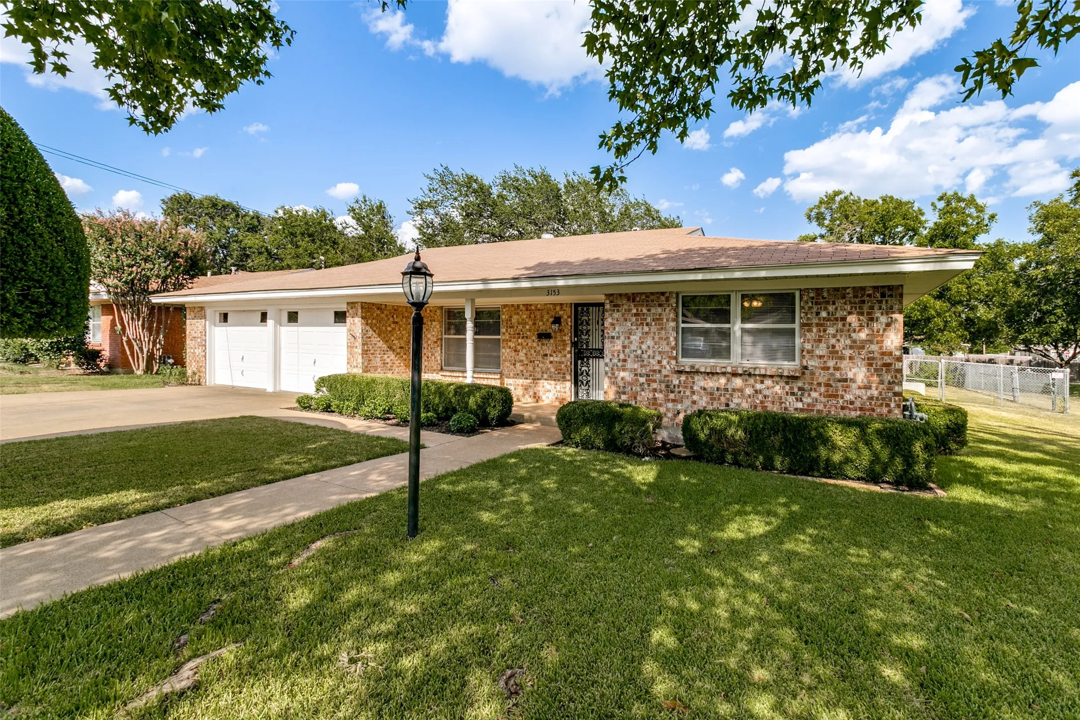 Single Family Residence For Sale in Tarrant County , 3153 Tex Boulevard, Fort Worth, Texas 76116, 3 Bedroom, 3 Bathroom, 2 Garage spaces, 1,828 Sqft, built in 1963, mls#21351508, Real Estate Agent in Fort Worth, Homes For Sale in Tarrant county, Homes For Sale in Fort Worth, Realtor in Fort Worth Texas, Real Estate Brokerage Independent Realty Texas, Luminita Cordes Realtor