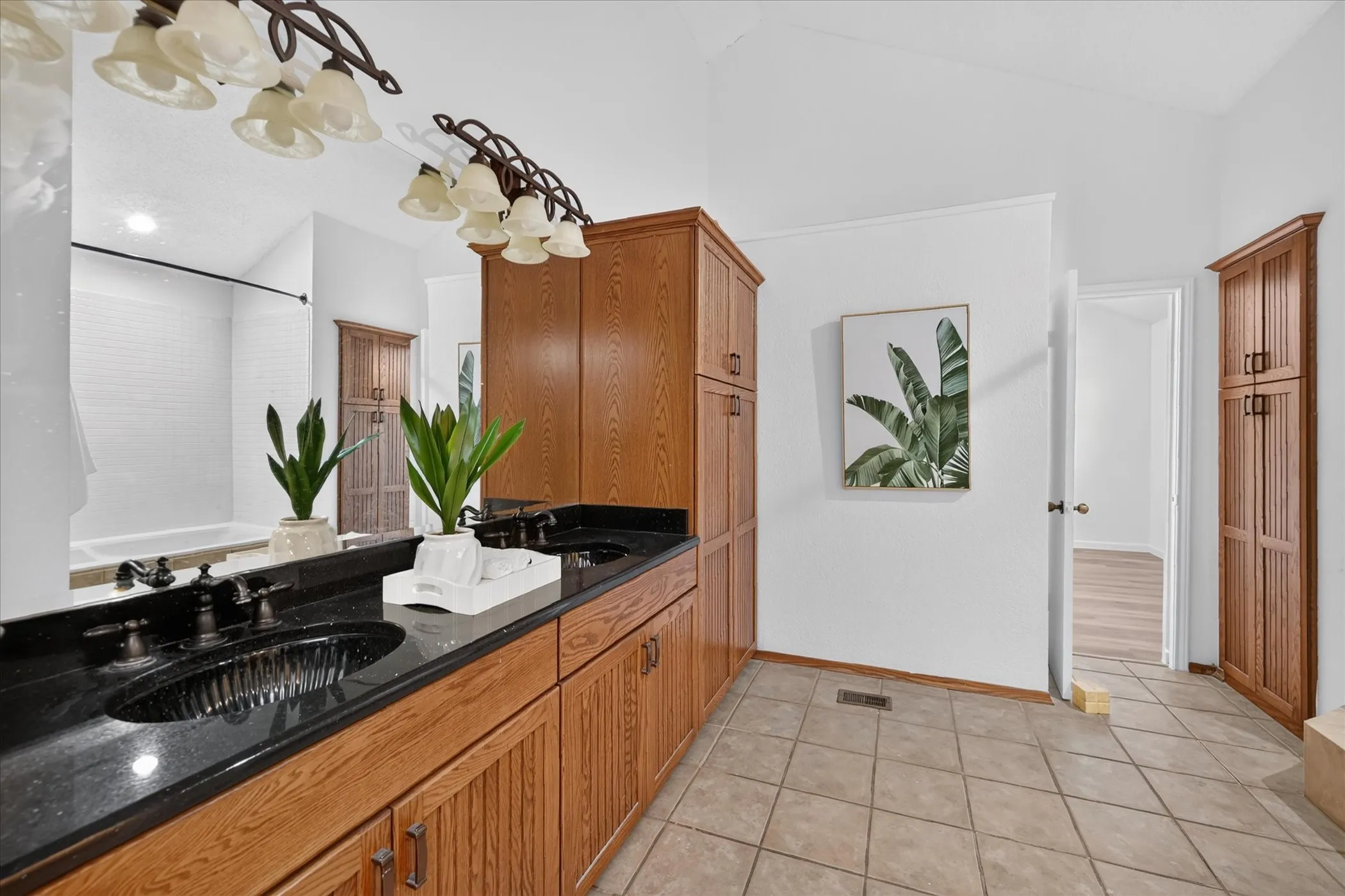 Single Family Residence For Sale in Dallas County , 631 Mission Circle, Irving, Texas 75063, 3 Bedroom, 2 Bathroom, 2 Garage spaces, 1,588 Sqft, built in 1984, mls#21348727, Real Estate Agent in Irving, Homes For Sale in Dallas county, Homes For Sale in Irving, Realtor in Irving Texas, Real Estate Brokerage Independent Realty Texas, Luminita Cordes Realtor