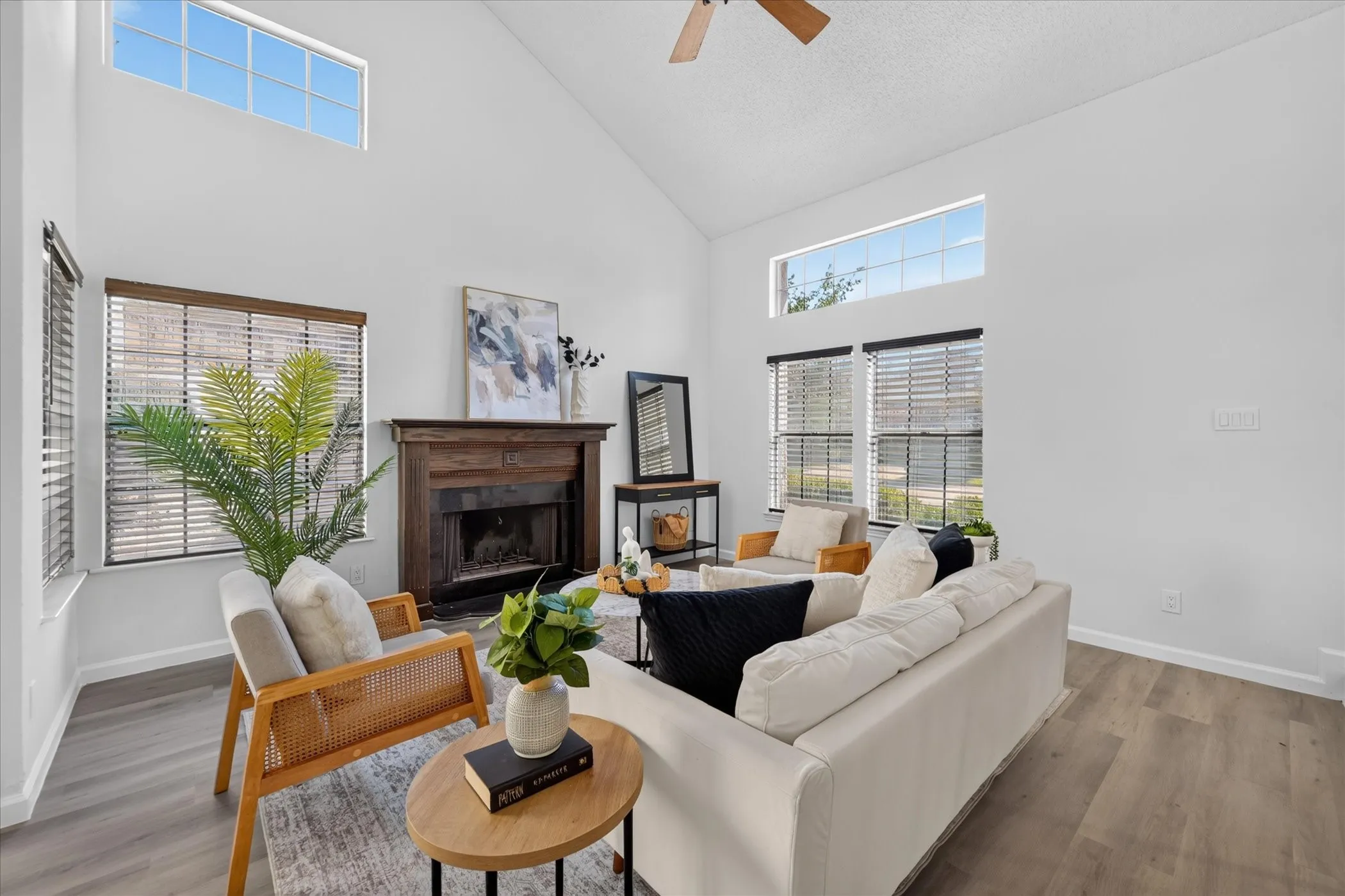 Single Family Residence For Sale in Dallas County , 631 Mission Circle, Irving, Texas 75063, 3 Bedroom, 2 Bathroom, 2 Garage spaces, 1,588 Sqft, built in 1984, mls#21348727, Real Estate Agent in Irving, Homes For Sale in Dallas county, Homes For Sale in Irving, Realtor in Irving Texas, Real Estate Brokerage Independent Realty Texas, Luminita Cordes Realtor