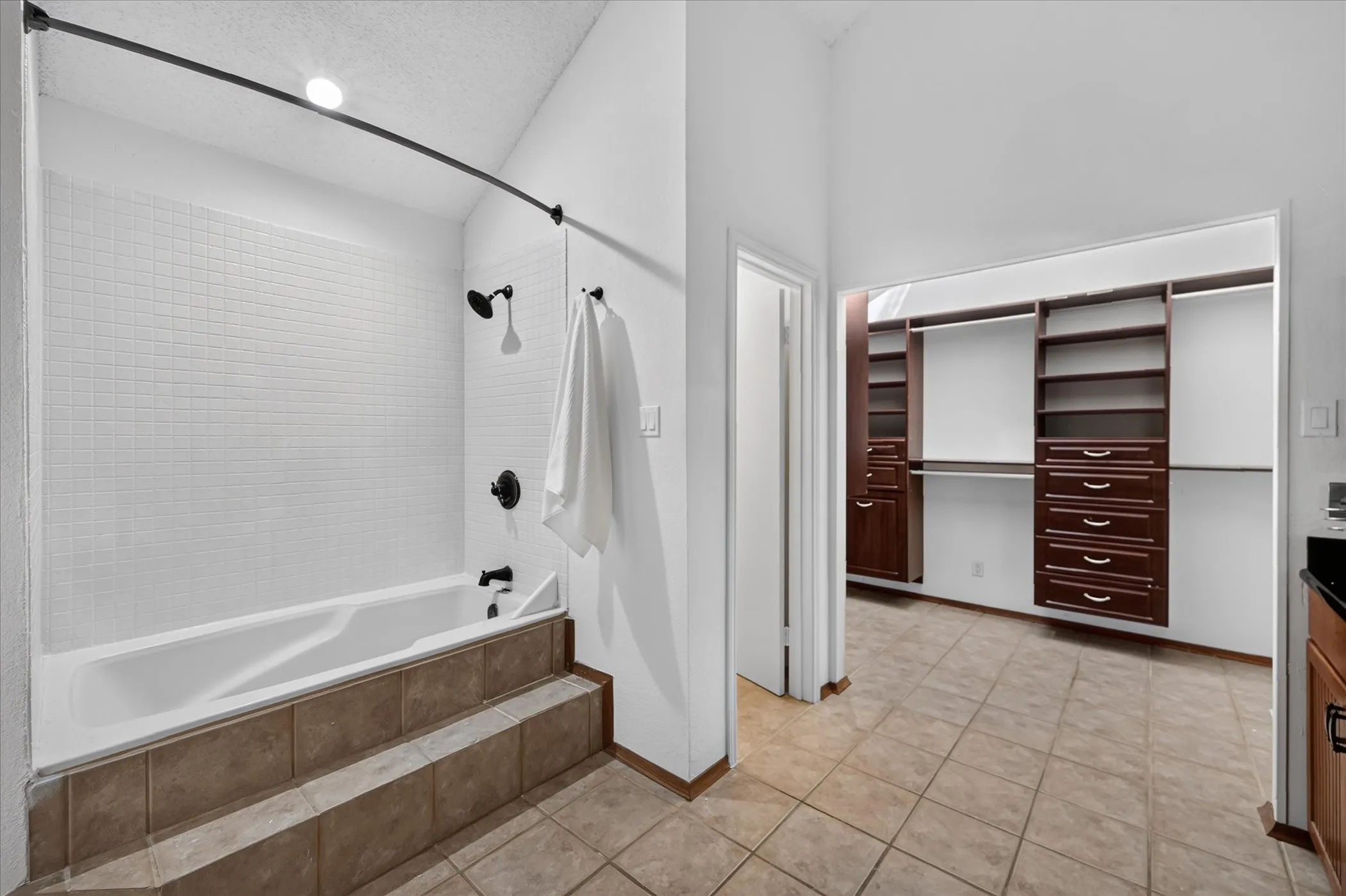 Single Family Residence For Sale in Dallas County , 631 Mission Circle, Irving, Texas 75063, 3 Bedroom, 2 Bathroom, 2 Garage spaces, 1,588 Sqft, built in 1984, mls#21348727, Real Estate Agent in Irving, Homes For Sale in Dallas county, Homes For Sale in Irving, Realtor in Irving Texas, Real Estate Brokerage Independent Realty Texas, Luminita Cordes Realtor