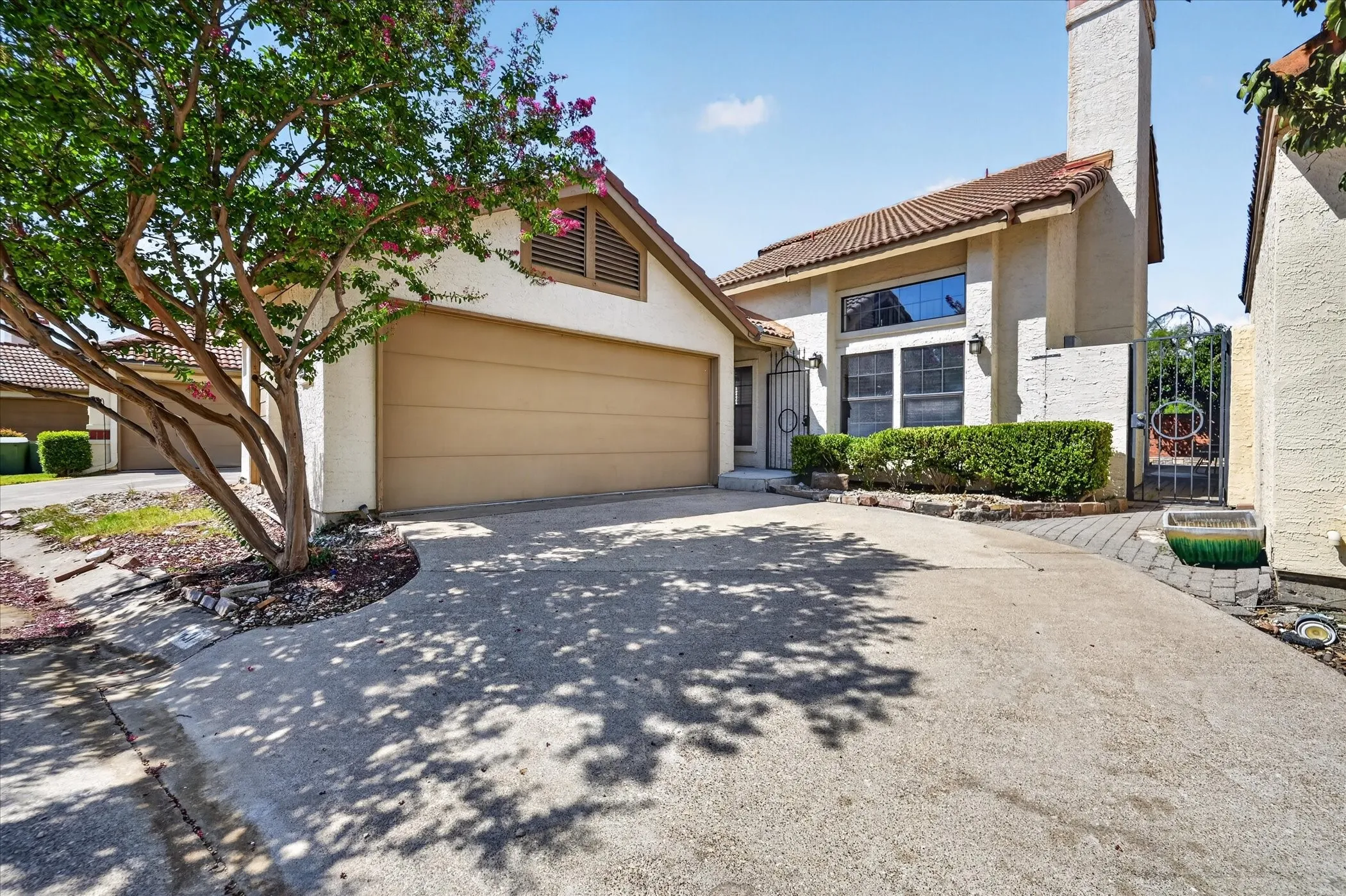 Single Family Residence For Sale in Dallas County , 631 Mission Circle, Irving, Texas 75063, 3 Bedroom, 2 Bathroom, 2 Garage spaces, 1,588 Sqft, built in 1984, mls#21348727, Real Estate Agent in Irving, Homes For Sale in Dallas county, Homes For Sale in Irving, Realtor in Irving Texas, Real Estate Brokerage Independent Realty Texas, Luminita Cordes Realtor