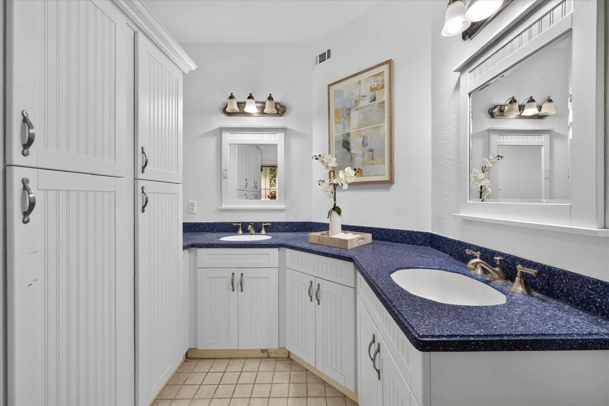 Single Family Residence For Sale in Dallas County , 631 Mission Circle, Irving, Texas 75063, 3 Bedroom, 2 Bathroom, 2 Garage spaces, 1,588 Sqft, built in 1984, mls#21348727, Real Estate Agent in Irving, Homes For Sale in Dallas county, Homes For Sale in Irving, Realtor in Irving Texas, Real Estate Brokerage Independent Realty Texas, Luminita Cordes Realtor