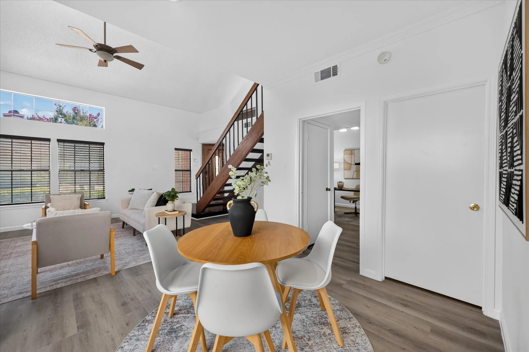 Single Family Residence For Sale in Dallas County , 631 Mission Circle, Irving, Texas 75063, 3 Bedroom, 2 Bathroom, 2 Garage spaces, 1,588 Sqft, built in 1984, mls#21348727, Real Estate Agent in Irving, Homes For Sale in Dallas county, Homes For Sale in Irving, Realtor in Irving Texas, Real Estate Brokerage Independent Realty Texas, Luminita Cordes Realtor