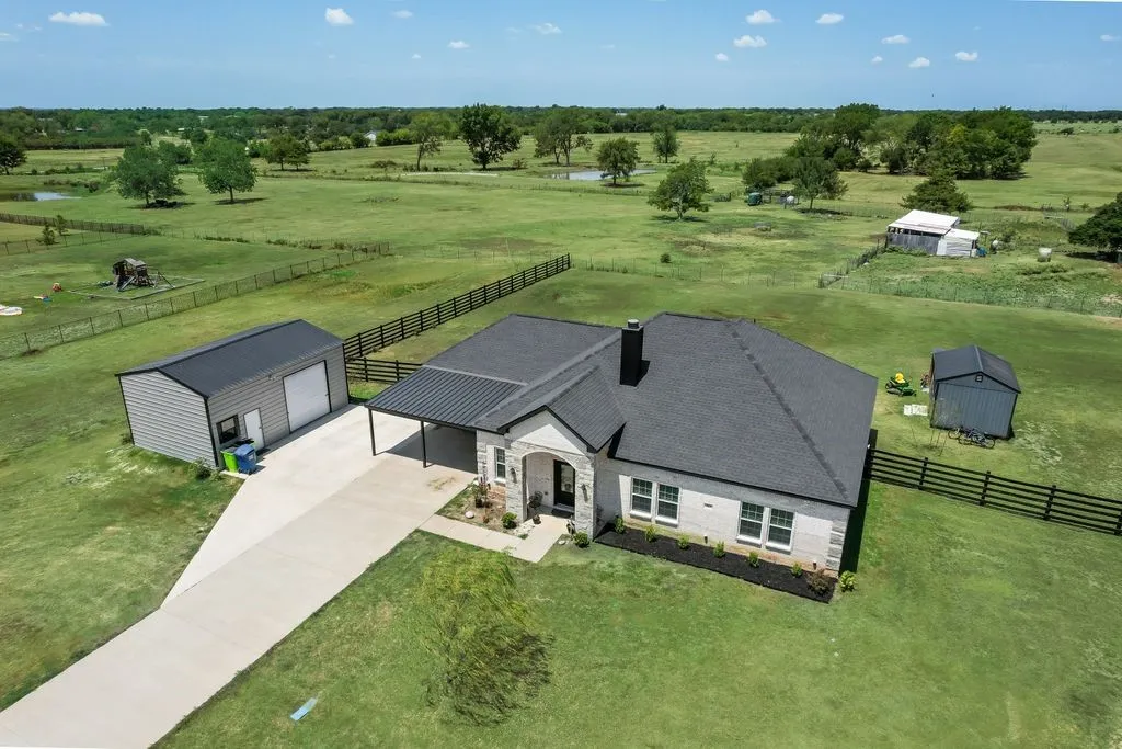 Single Family Residence For Sale in Van Zandt County , 247 Private Road 7413 Road, Wills Point, Texas 75169, 5 Bedroom, 4 Bathroom, Garage spaces, 2,568 Sqft, built in 2023, mls#21355589, Real Estate Agent in Wills Point, Homes For Sale in Van Zandt county, Homes For Sale in Wills Point, Realtor in Wills Point Texas, Real Estate Brokerage Independent Realty Texas, Luminita Cordes Realtor