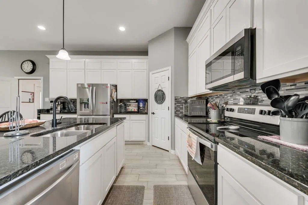 Single Family Residence For Sale in Van Zandt County , 247 Private Road 7413 Road, Wills Point, Texas 75169, 5 Bedroom, 4 Bathroom, Garage spaces, 2,568 Sqft, built in 2023, mls#21355589, Real Estate Agent in Wills Point, Homes For Sale in Van Zandt county, Homes For Sale in Wills Point, Realtor in Wills Point Texas, Real Estate Brokerage Independent Realty Texas, Luminita Cordes Realtor