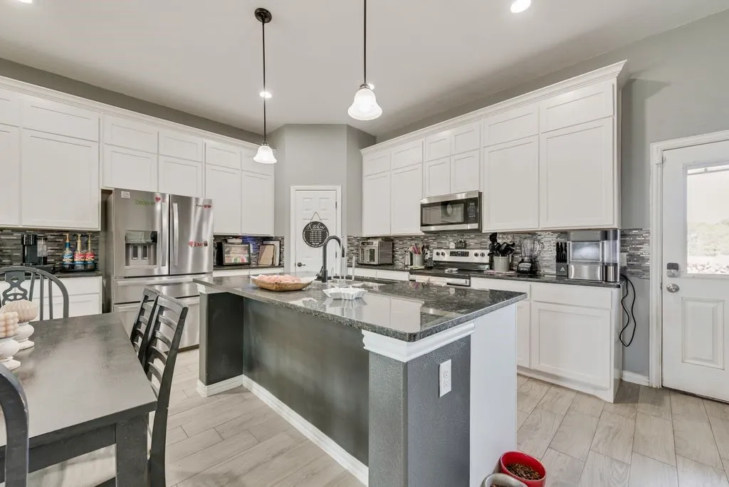 Single Family Residence For Sale in Van Zandt County , 247 Private Road 7413 Road, Wills Point, Texas 75169, 5 Bedroom, 4 Bathroom, Garage spaces, 2,568 Sqft, built in 2023, mls#21355589, Real Estate Agent in Wills Point, Homes For Sale in Van Zandt county, Homes For Sale in Wills Point, Realtor in Wills Point Texas, Real Estate Brokerage Independent Realty Texas, Luminita Cordes Realtor