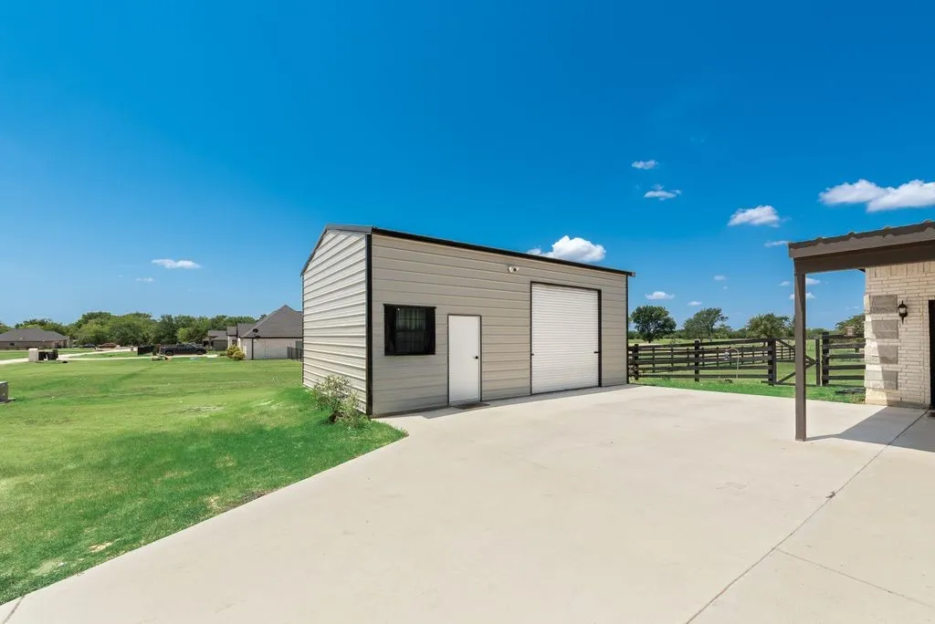 Single Family Residence For Sale in Van Zandt County , 247 Private Road 7413 Road, Wills Point, Texas 75169, 5 Bedroom, 4 Bathroom, Garage spaces, 2,568 Sqft, built in 2023, mls#21355589, Real Estate Agent in Wills Point, Homes For Sale in Van Zandt county, Homes For Sale in Wills Point, Realtor in Wills Point Texas, Real Estate Brokerage Independent Realty Texas, Luminita Cordes Realtor