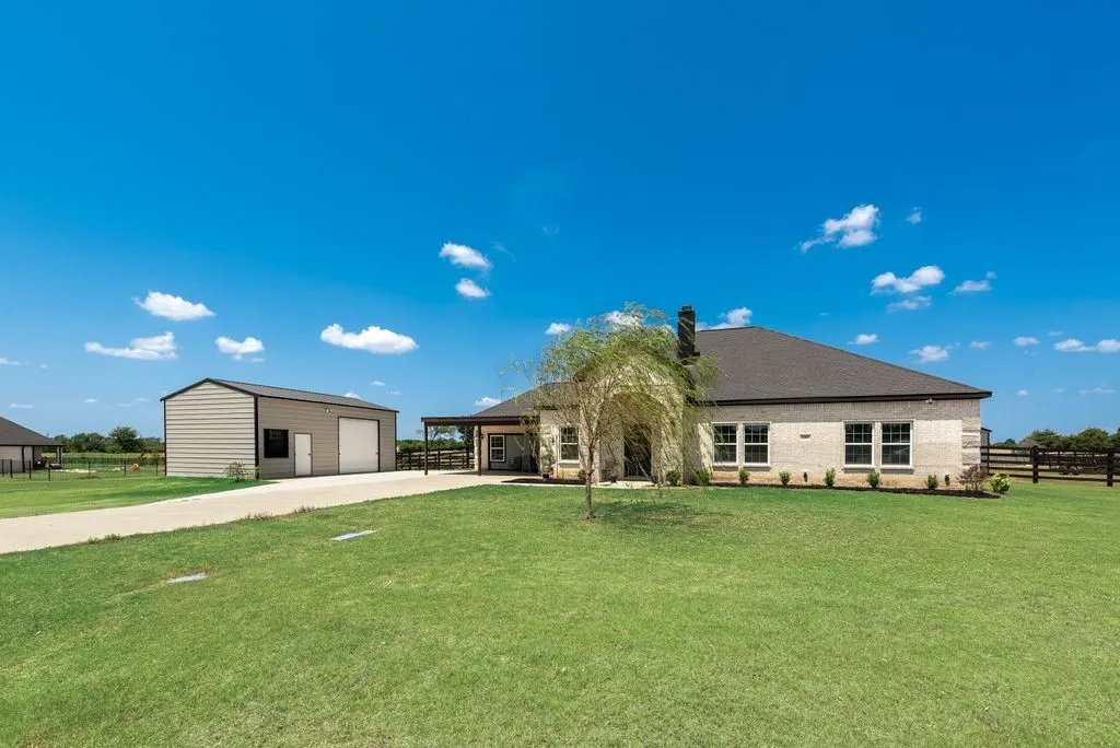 Single Family Residence For Sale in Van Zandt County , 247 Private Road 7413 Road, Wills Point, Texas 75169, 5 Bedroom, 4 Bathroom, Garage spaces, 2,568 Sqft, built in 2023, mls#21355589, Real Estate Agent in Wills Point, Homes For Sale in Van Zandt county, Homes For Sale in Wills Point, Realtor in Wills Point Texas, Real Estate Brokerage Independent Realty Texas, Luminita Cordes Realtor