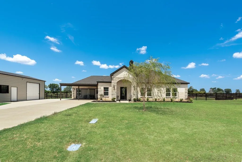 Single Family Residence For Sale in Van Zandt County , 247 Private Road 7413 Road, Wills Point, Texas 75169, 5 Bedroom, 4 Bathroom, Garage spaces, 2,568 Sqft, built in 2023, mls#21355589, Real Estate Agent in Wills Point, Homes For Sale in Van Zandt county, Homes For Sale in Wills Point, Realtor in Wills Point Texas, Real Estate Brokerage Independent Realty Texas, Luminita Cordes Realtor