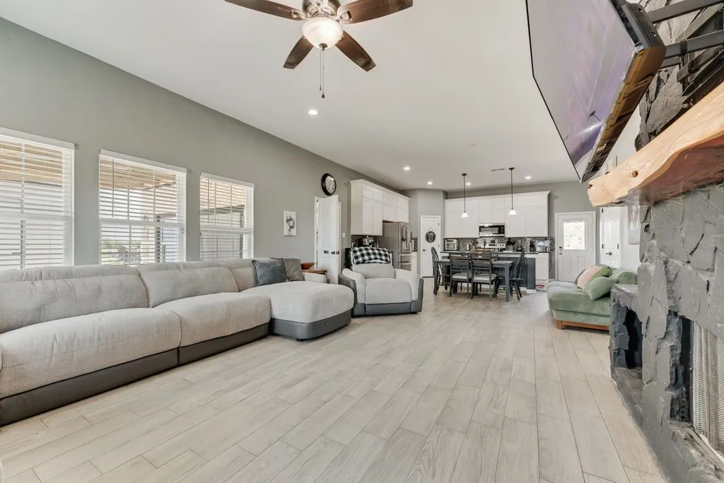Single Family Residence For Sale in Van Zandt County , 247 Private Road 7413 Road, Wills Point, Texas 75169, 5 Bedroom, 4 Bathroom, Garage spaces, 2,568 Sqft, built in 2023, mls#21355589, Real Estate Agent in Wills Point, Homes For Sale in Van Zandt county, Homes For Sale in Wills Point, Realtor in Wills Point Texas, Real Estate Brokerage Independent Realty Texas, Luminita Cordes Realtor