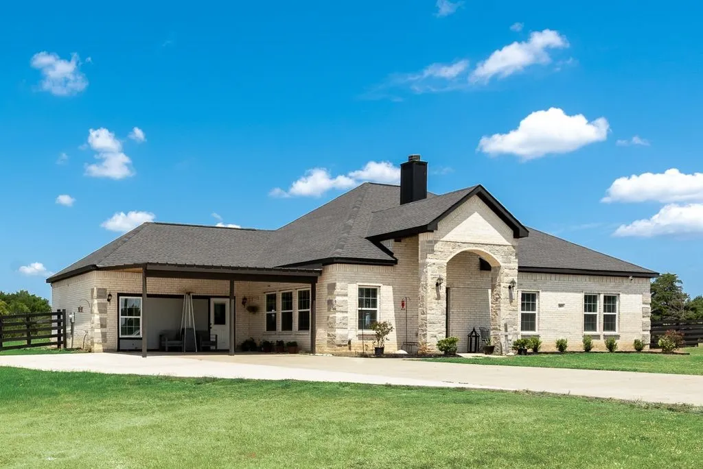 Single Family Residence For Sale in Van Zandt County , 247 Private Road 7413 Road, Wills Point, Texas 75169, 5 Bedroom, 4 Bathroom, Garage spaces, 2,568 Sqft, built in 2023, mls#21355589, Real Estate Agent in Wills Point, Homes For Sale in Van Zandt county, Homes For Sale in Wills Point, Realtor in Wills Point Texas, Real Estate Brokerage Independent Realty Texas, Luminita Cordes Realtor