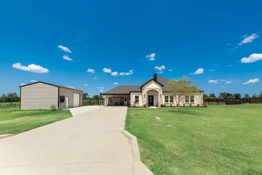 Single Family Residence For Sale in Van Zandt County , 247 Private Road 7413 Road, Wills Point, Texas 75169, 5 Bedroom, 4 Bathroom, Garage spaces, 2,568 Sqft, built in 2023, mls#21355589, Real Estate Agent in Wills Point, Homes For Sale in Van Zandt county, Homes For Sale in Wills Point, Realtor in Wills Point Texas, Real Estate Brokerage Independent Realty Texas, Luminita Cordes Realtor