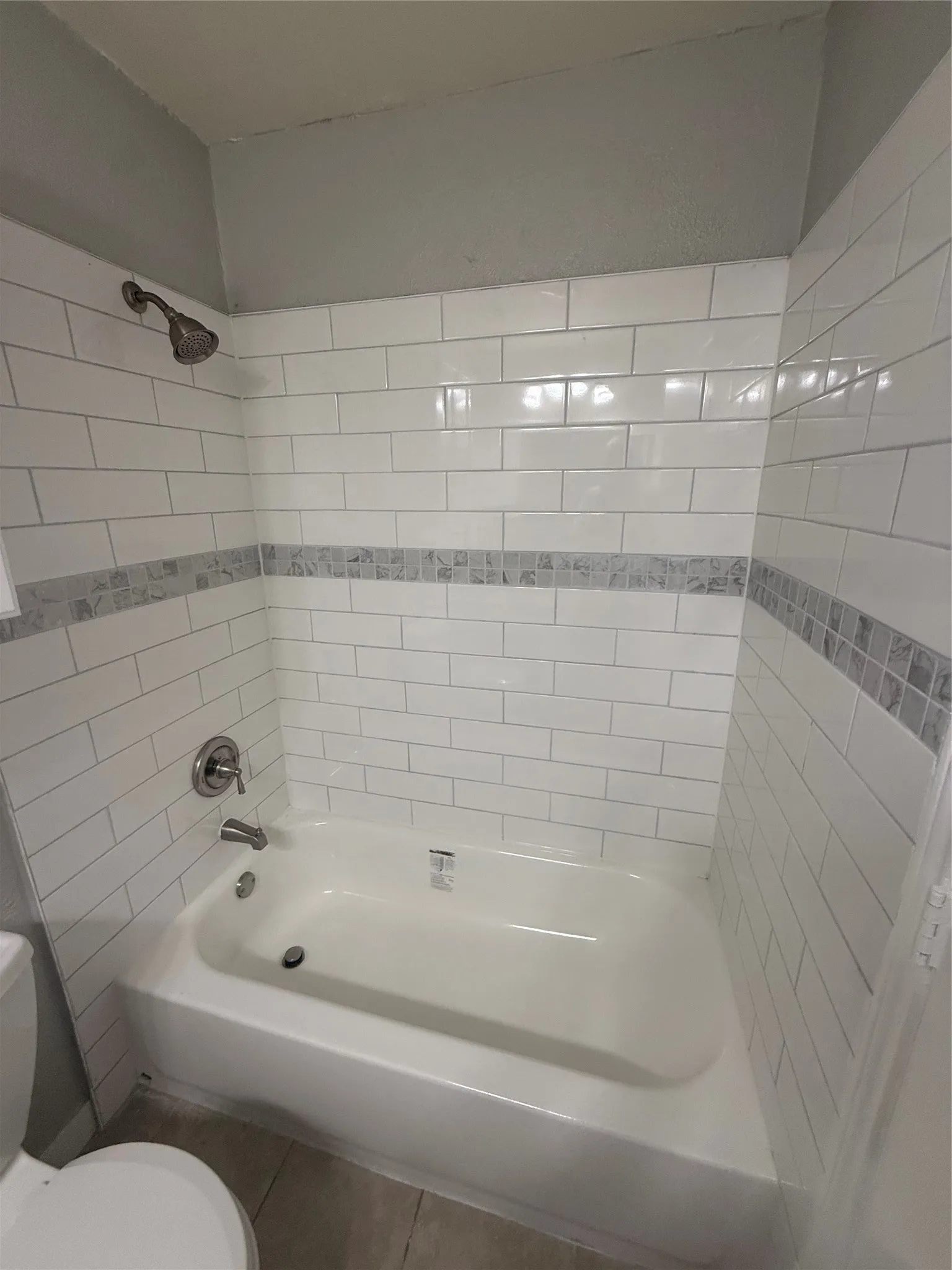 Duplex For Rent in Tarrant County , 763 Little Creek Drive, Euless, Texas 76039, 3 Bedroom, 2 Bathroom, Garage spaces, 1,064 Sqft, built in 1982, Price $1,850, mls#21358715, Real Estate Agent in Euless, Homes For Rent in Tarrant county, Homes For Rent in Euless, Realtor in Euless Texas, Real Estate Brokerage Independent Realty Texas, Luminita Cordes Realtor