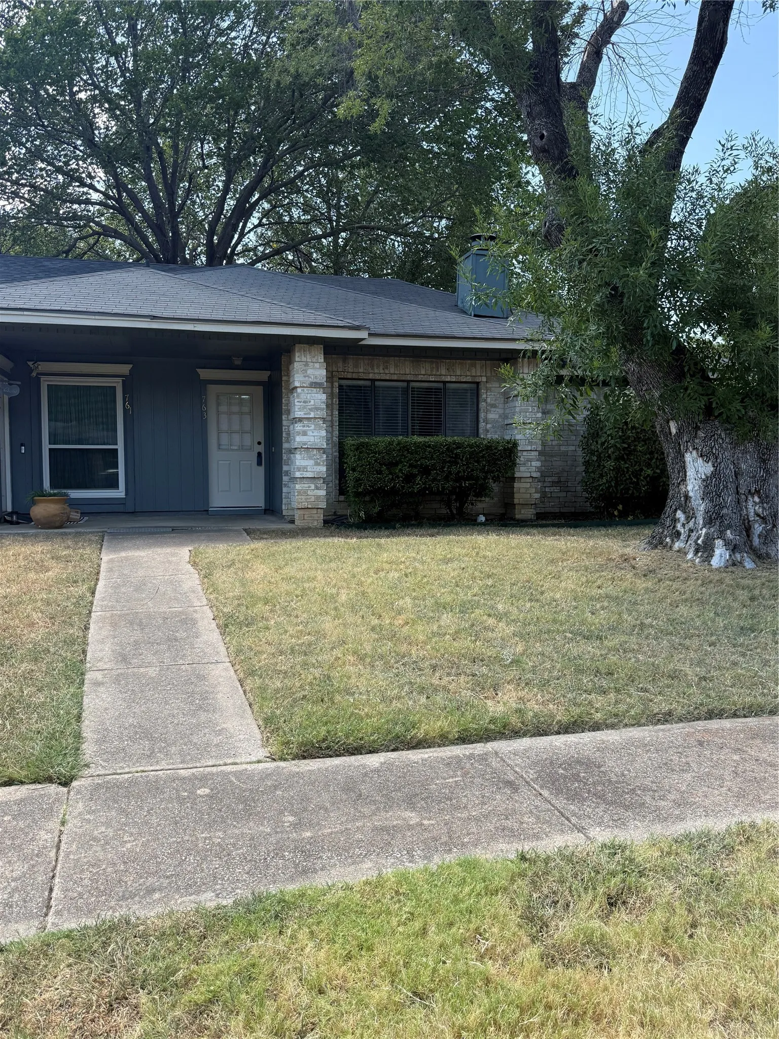 Duplex For Rent in Tarrant County , 763 Little Creek Drive, Euless, Texas 76039, 3 Bedroom, 2 Bathroom, Garage spaces, 1,064 Sqft, built in 1982, Price $1,850, mls#21358715, Real Estate Agent in Euless, Homes For Rent in Tarrant county, Homes For Rent in Euless, Realtor in Euless Texas, Real Estate Brokerage Independent Realty Texas, Luminita Cordes Realtor