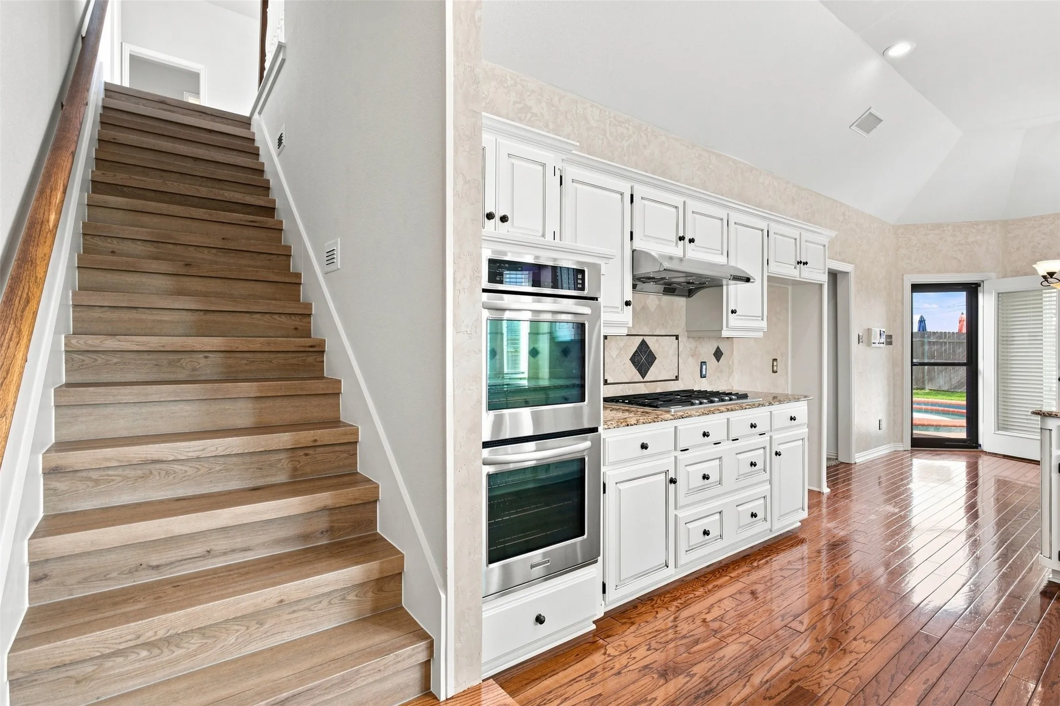 Single Family Residence For Sale in Tarrant County , 3310 Moss Creek Drive, Grapevine, Texas 76051, 4 Bedroom, 3 Bathroom, 2 Garage spaces, 2,920 Sqft, built in 1992, mls#21356200, Real Estate Agent in Grapevine, Homes For Sale in Tarrant county, Homes For Sale in Grapevine, Realtor in Grapevine Texas, Real Estate Brokerage Independent Realty Texas, Luminita Cordes Realtor