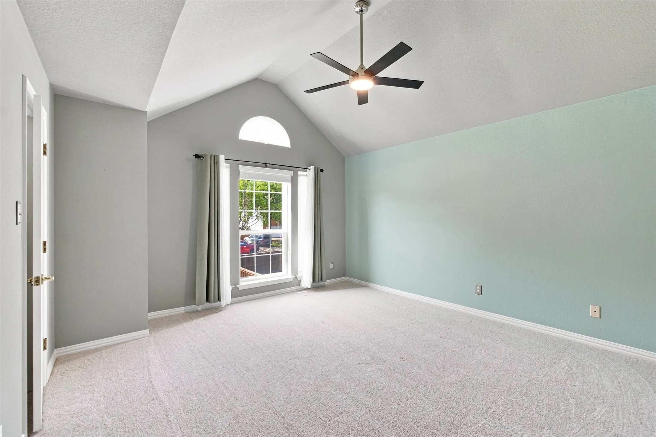 Single Family Residence For Sale in Tarrant County , 3310 Moss Creek Drive, Grapevine, Texas 76051, 4 Bedroom, 3 Bathroom, 2 Garage spaces, 2,920 Sqft, built in 1992, mls#21356200, Real Estate Agent in Grapevine, Homes For Sale in Tarrant county, Homes For Sale in Grapevine, Realtor in Grapevine Texas, Real Estate Brokerage Independent Realty Texas, Luminita Cordes Realtor
