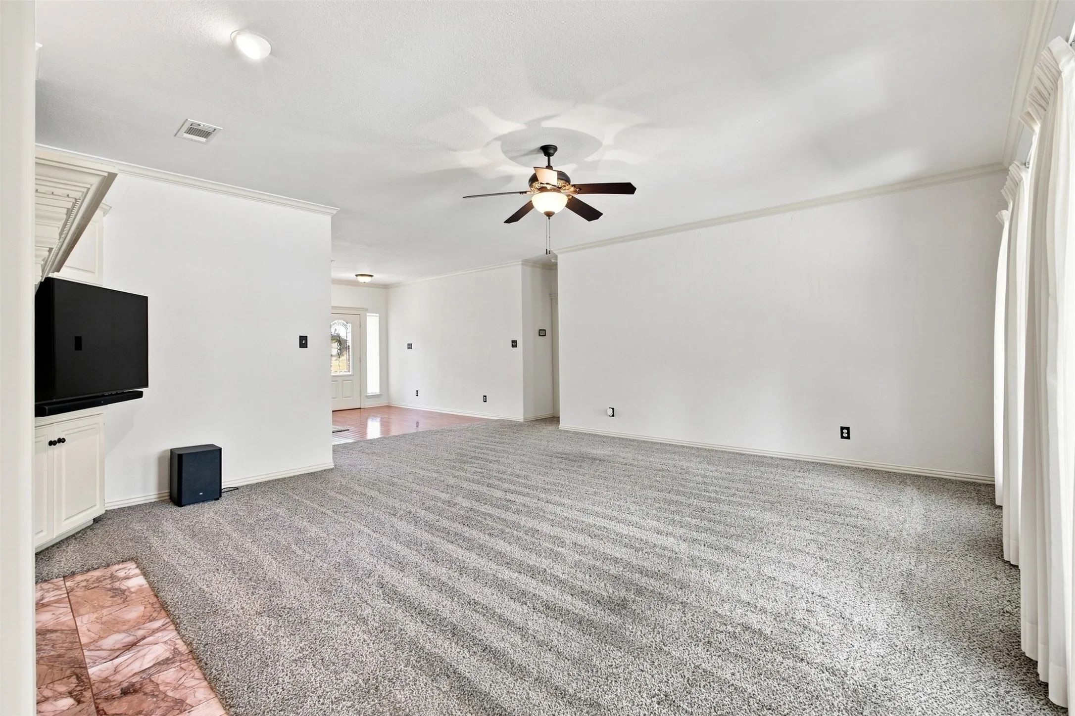 Single Family Residence For Sale in Tarrant County , 3310 Moss Creek Drive, Grapevine, Texas 76051, 4 Bedroom, 3 Bathroom, 2 Garage spaces, 2,920 Sqft, built in 1992, mls#21356200, Real Estate Agent in Grapevine, Homes For Sale in Tarrant county, Homes For Sale in Grapevine, Realtor in Grapevine Texas, Real Estate Brokerage Independent Realty Texas, Luminita Cordes Realtor