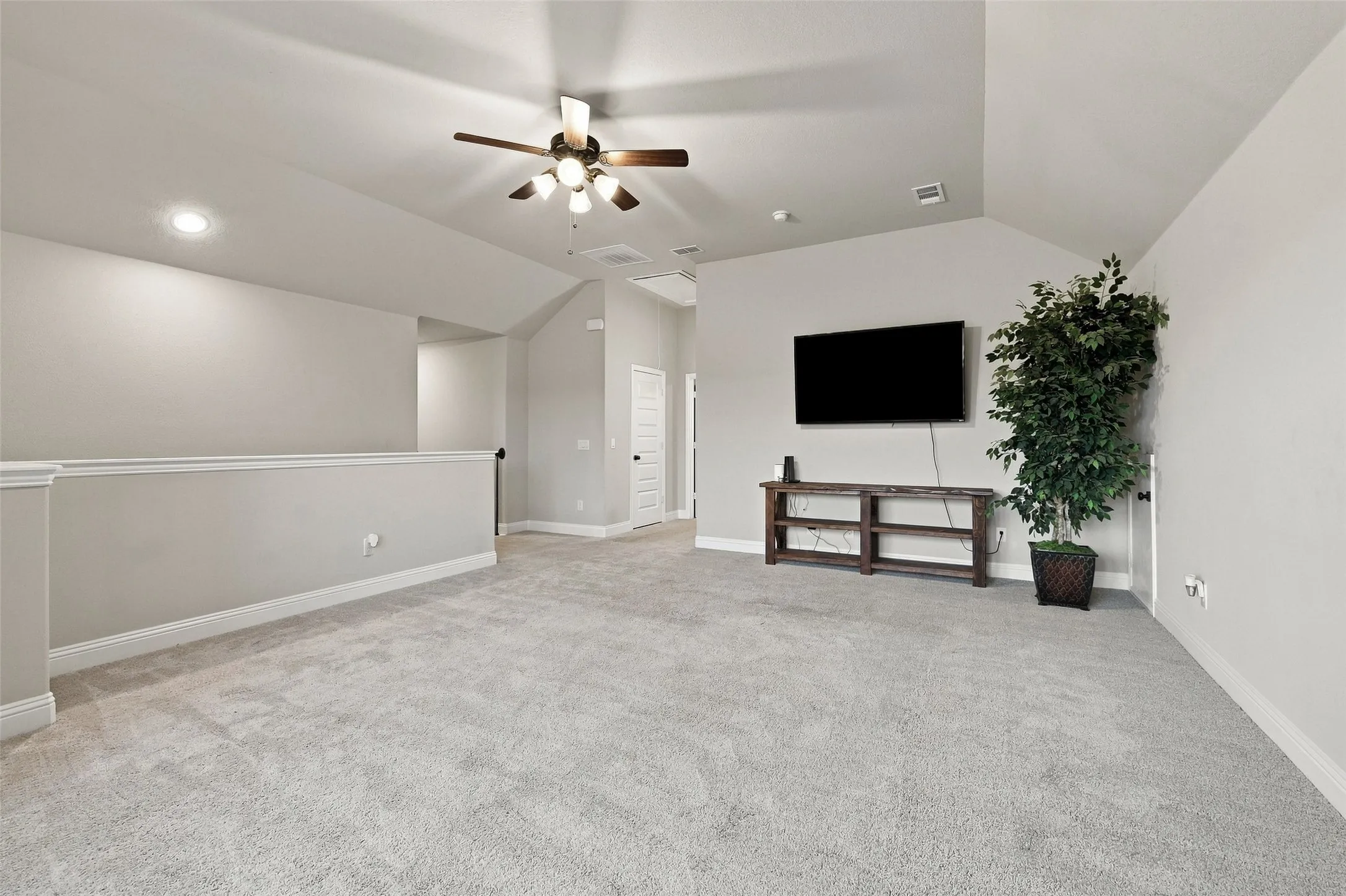 Single Family Residence For Sale in Grayson County , 1056 Hickory Lane, Howe, Texas 75459, 5 Bedroom, 3 Bathroom, 3 Garage spaces, 2,636 Sqft, built in 2021, mls#21358579, Real Estate Agent in Howe, Homes For Sale in Grayson county, Homes For Sale in Howe, Realtor in Howe Texas, Real Estate Brokerage Independent Realty Texas, Luminita Cordes Realtor