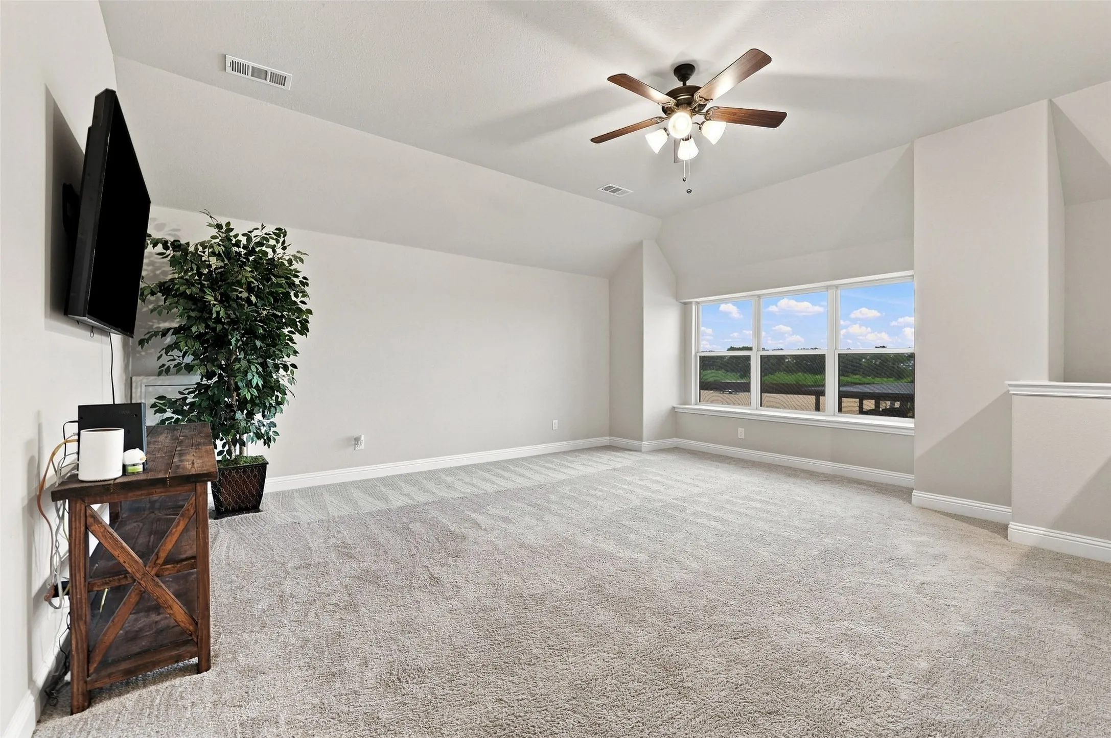 Single Family Residence For Sale in Grayson County , 1056 Hickory Lane, Howe, Texas 75459, 5 Bedroom, 3 Bathroom, 3 Garage spaces, 2,636 Sqft, built in 2021, mls#21358579, Real Estate Agent in Howe, Homes For Sale in Grayson county, Homes For Sale in Howe, Realtor in Howe Texas, Real Estate Brokerage Independent Realty Texas, Luminita Cordes Realtor