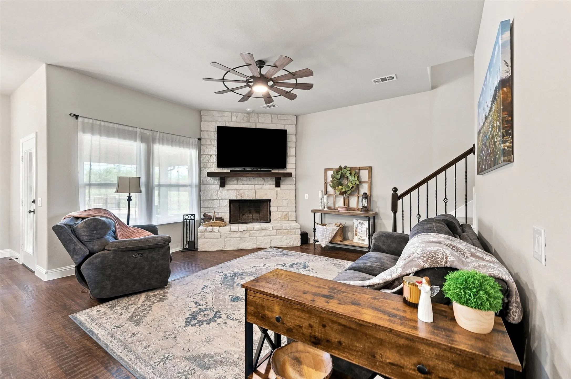 Single Family Residence For Sale in Grayson County , 1056 Hickory Lane, Howe, Texas 75459, 5 Bedroom, 3 Bathroom, 3 Garage spaces, 2,636 Sqft, built in 2021, mls#21358579, Real Estate Agent in Howe, Homes For Sale in Grayson county, Homes For Sale in Howe, Realtor in Howe Texas, Real Estate Brokerage Independent Realty Texas, Luminita Cordes Realtor