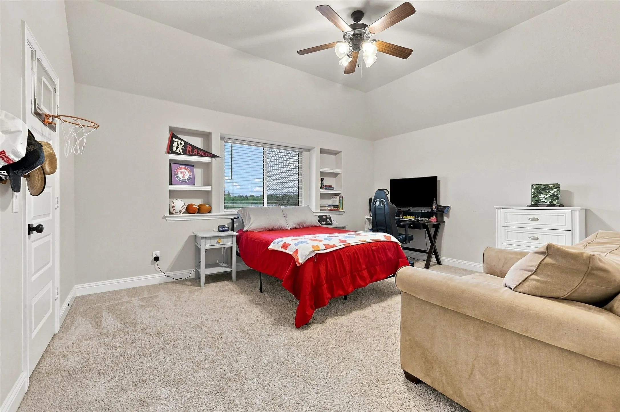 Single Family Residence For Sale in Grayson County , 1056 Hickory Lane, Howe, Texas 75459, 5 Bedroom, 3 Bathroom, 3 Garage spaces, 2,636 Sqft, built in 2021, mls#21358579, Real Estate Agent in Howe, Homes For Sale in Grayson county, Homes For Sale in Howe, Realtor in Howe Texas, Real Estate Brokerage Independent Realty Texas, Luminita Cordes Realtor