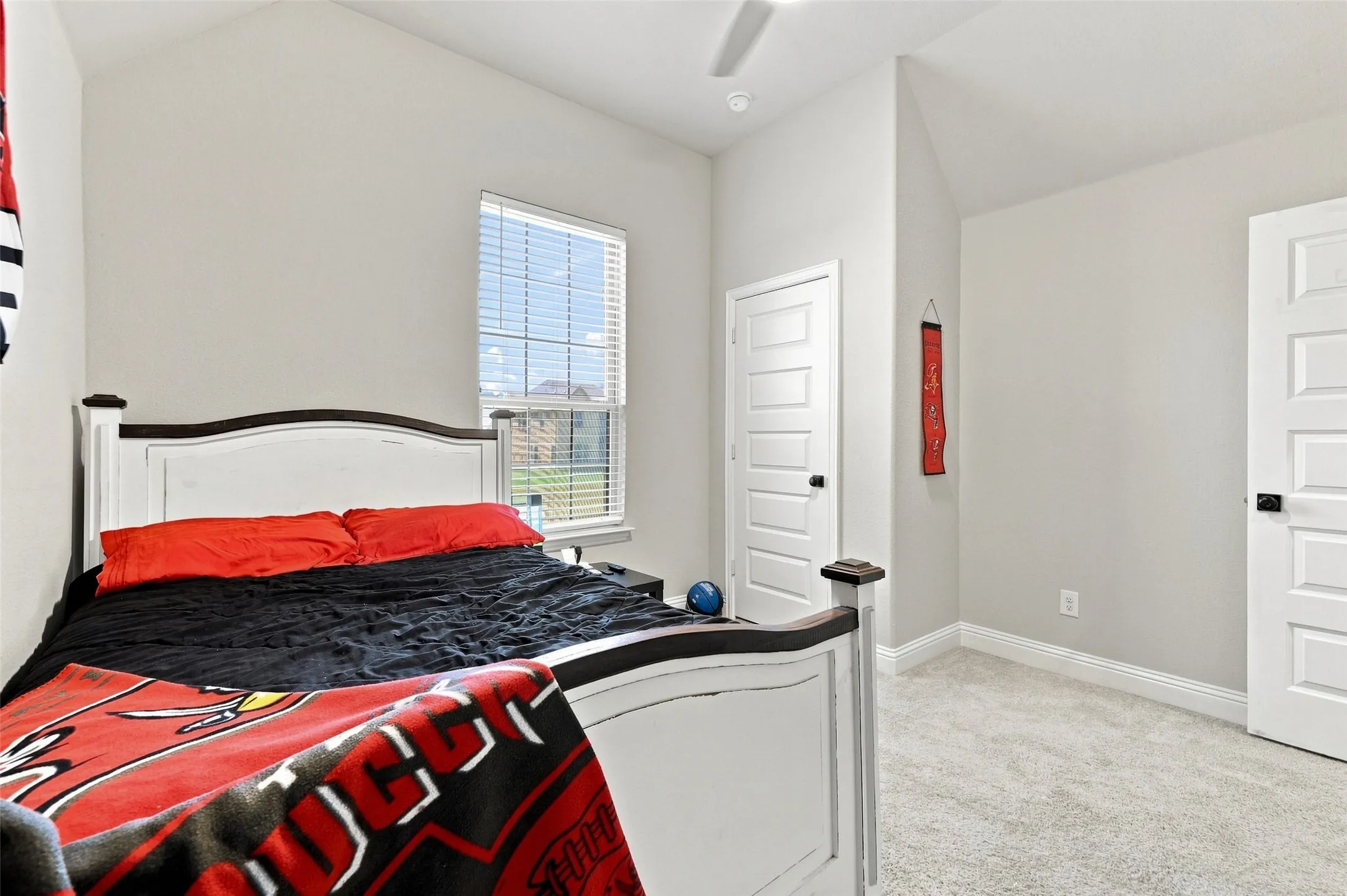 Single Family Residence For Sale in Grayson County , 1056 Hickory Lane, Howe, Texas 75459, 5 Bedroom, 3 Bathroom, 3 Garage spaces, 2,636 Sqft, built in 2021, mls#21358579, Real Estate Agent in Howe, Homes For Sale in Grayson county, Homes For Sale in Howe, Realtor in Howe Texas, Real Estate Brokerage Independent Realty Texas, Luminita Cordes Realtor