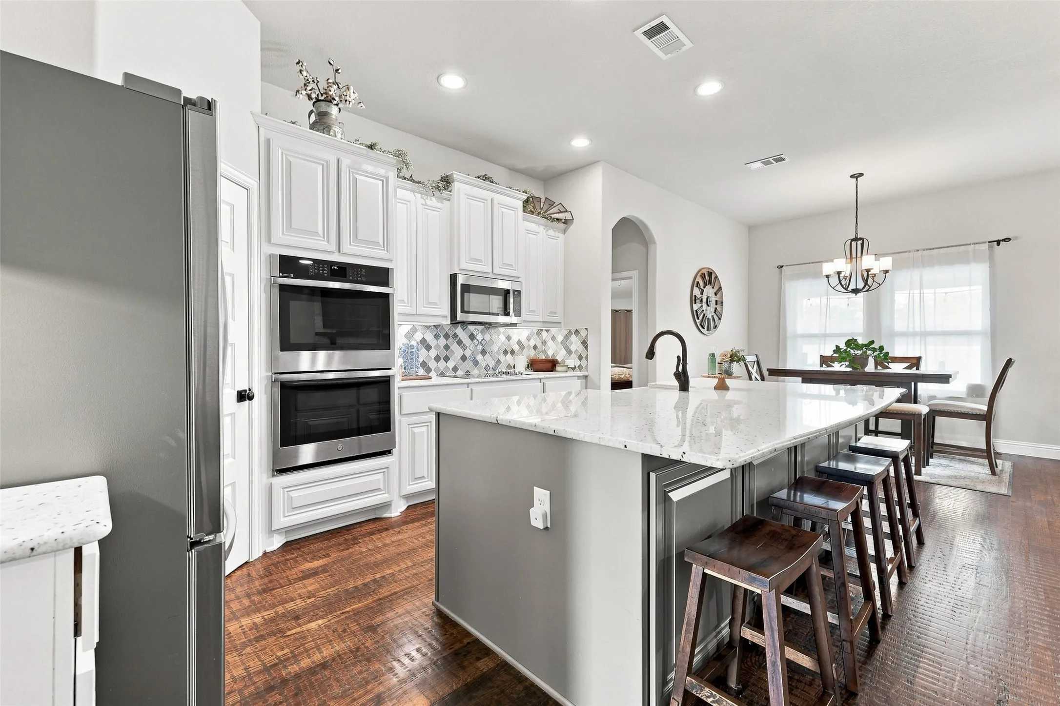 Single Family Residence For Sale in Grayson County , 1056 Hickory Lane, Howe, Texas 75459, 5 Bedroom, 3 Bathroom, 3 Garage spaces, 2,636 Sqft, built in 2021, mls#21358579, Real Estate Agent in Howe, Homes For Sale in Grayson county, Homes For Sale in Howe, Realtor in Howe Texas, Real Estate Brokerage Independent Realty Texas, Luminita Cordes Realtor