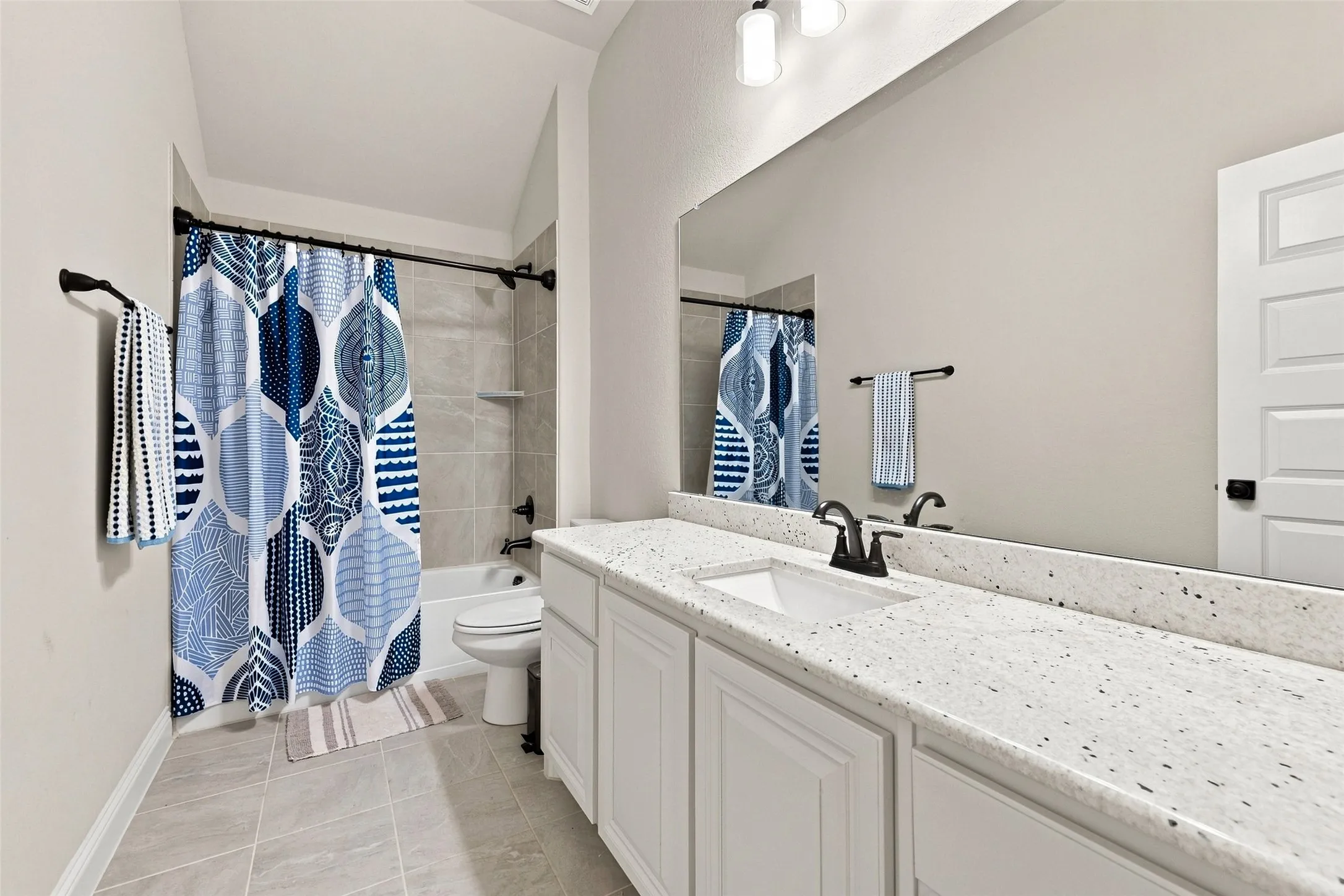 Single Family Residence For Sale in Grayson County , 1056 Hickory Lane, Howe, Texas 75459, 5 Bedroom, 3 Bathroom, 3 Garage spaces, 2,636 Sqft, built in 2021, mls#21358579, Real Estate Agent in Howe, Homes For Sale in Grayson county, Homes For Sale in Howe, Realtor in Howe Texas, Real Estate Brokerage Independent Realty Texas, Luminita Cordes Realtor