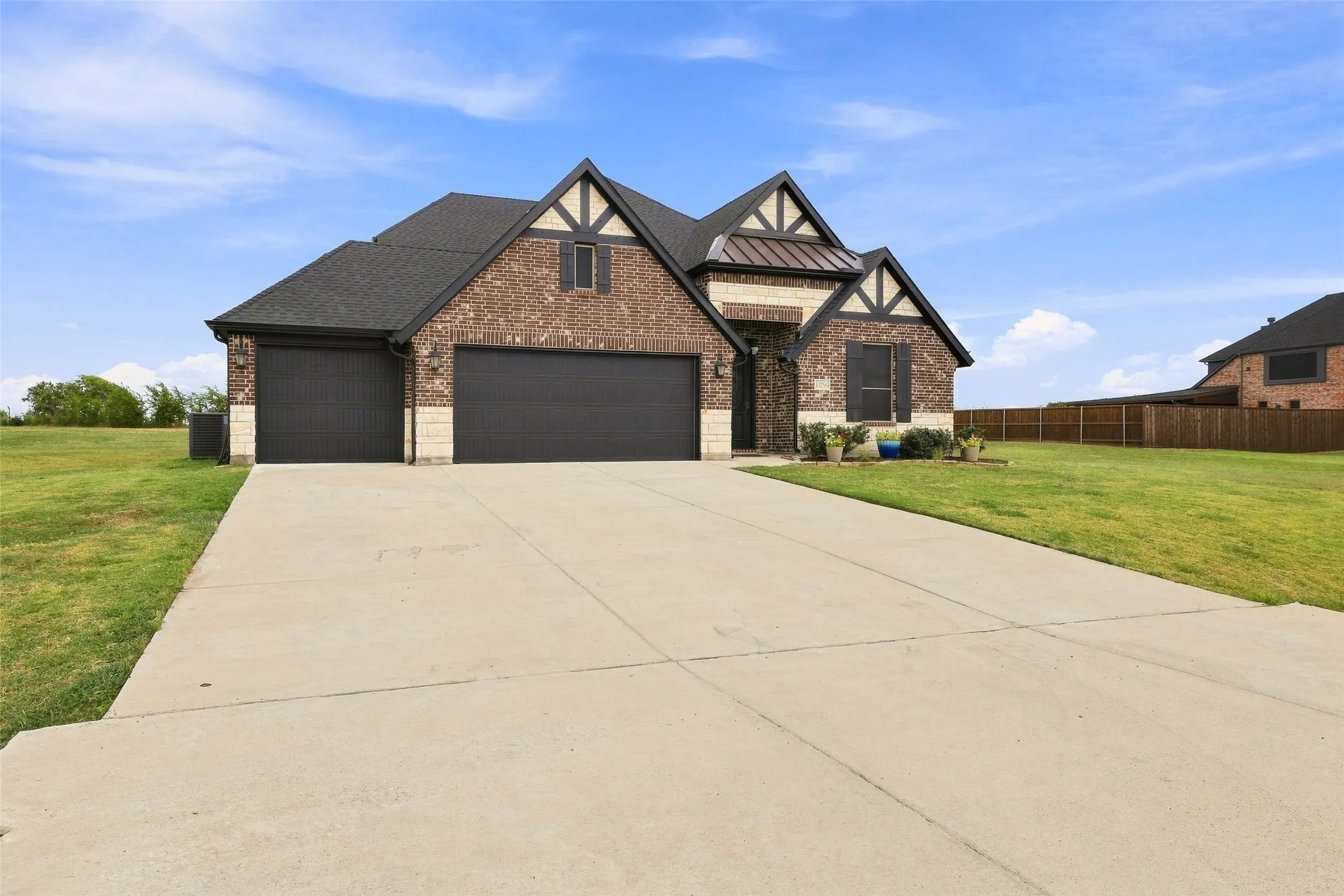 Single Family Residence For Sale in Grayson County , 1056 Hickory Lane, Howe, Texas 75459, 5 Bedroom, 3 Bathroom, 3 Garage spaces, 2,636 Sqft, built in 2021, mls#21358579, Real Estate Agent in Howe, Homes For Sale in Grayson county, Homes For Sale in Howe, Realtor in Howe Texas, Real Estate Brokerage Independent Realty Texas, Luminita Cordes Realtor