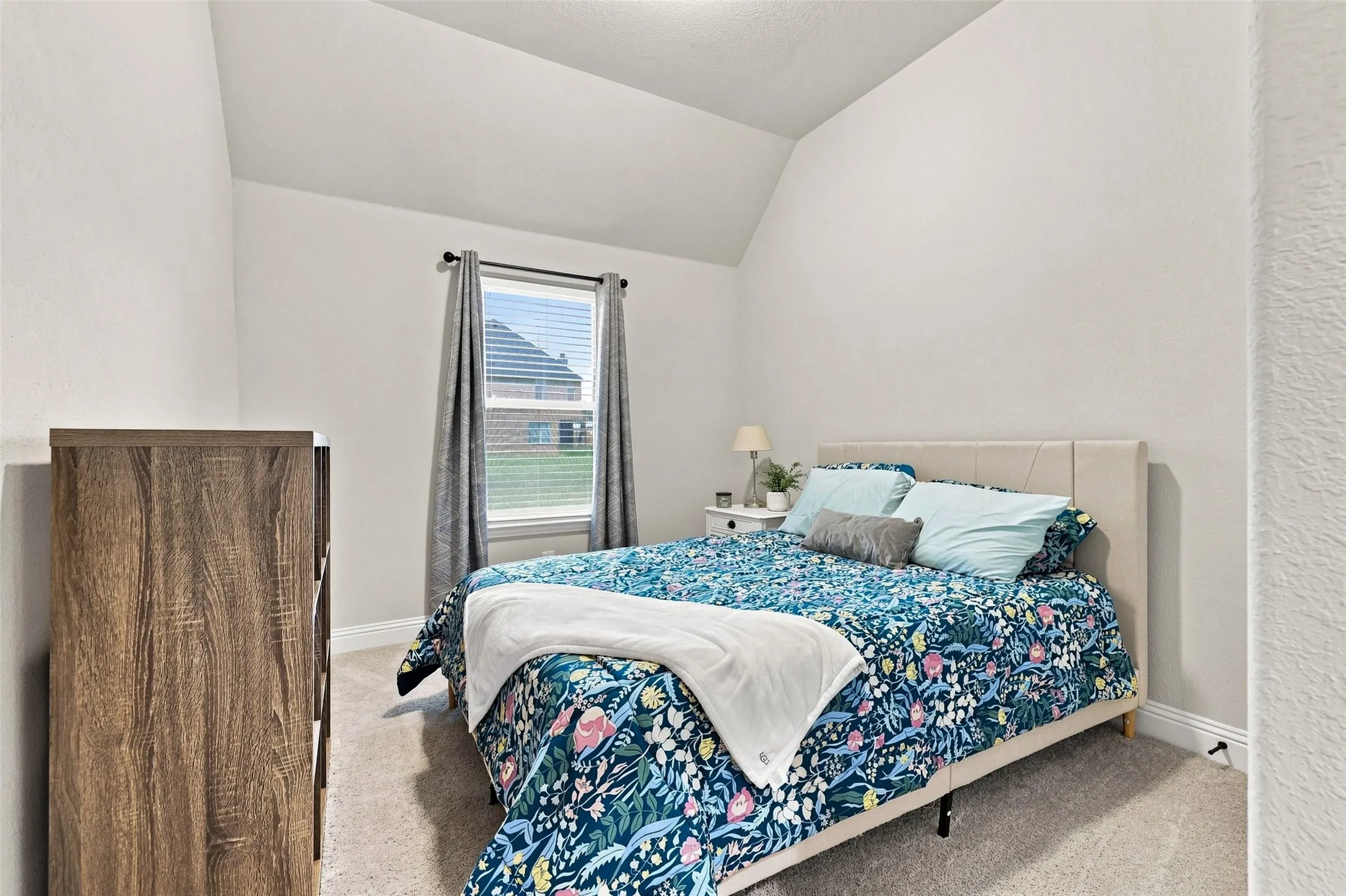 Single Family Residence For Sale in Grayson County , 1056 Hickory Lane, Howe, Texas 75459, 5 Bedroom, 3 Bathroom, 3 Garage spaces, 2,636 Sqft, built in 2021, mls#21358579, Real Estate Agent in Howe, Homes For Sale in Grayson county, Homes For Sale in Howe, Realtor in Howe Texas, Real Estate Brokerage Independent Realty Texas, Luminita Cordes Realtor