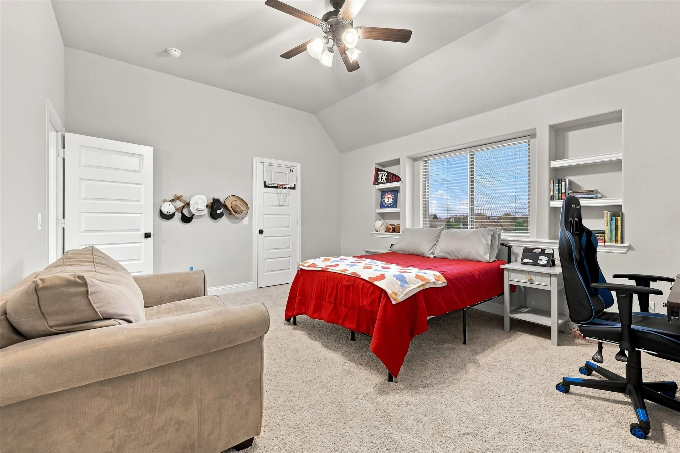 Single Family Residence For Sale in Grayson County , 1056 Hickory Lane, Howe, Texas 75459, 5 Bedroom, 3 Bathroom, 3 Garage spaces, 2,636 Sqft, built in 2021, mls#21358579, Real Estate Agent in Howe, Homes For Sale in Grayson county, Homes For Sale in Howe, Realtor in Howe Texas, Real Estate Brokerage Independent Realty Texas, Luminita Cordes Realtor