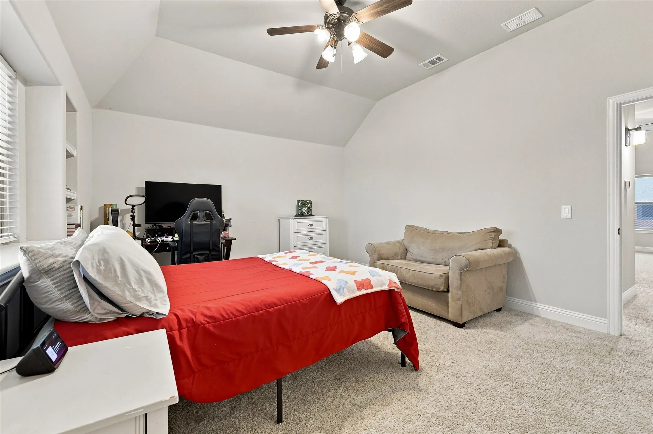 Single Family Residence For Sale in Grayson County , 1056 Hickory Lane, Howe, Texas 75459, 5 Bedroom, 3 Bathroom, 3 Garage spaces, 2,636 Sqft, built in 2021, mls#21358579, Real Estate Agent in Howe, Homes For Sale in Grayson county, Homes For Sale in Howe, Realtor in Howe Texas, Real Estate Brokerage Independent Realty Texas, Luminita Cordes Realtor