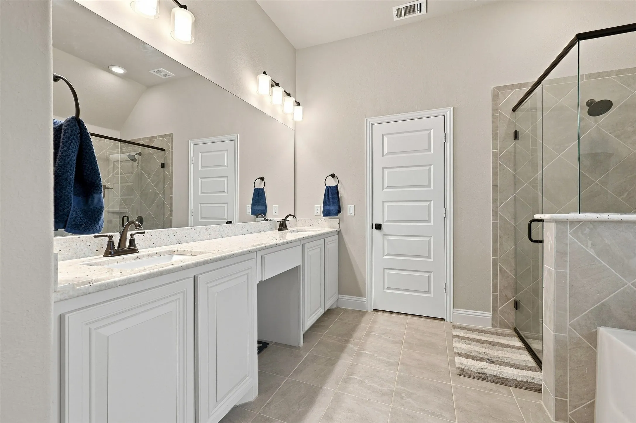 Single Family Residence For Sale in Grayson County , 1056 Hickory Lane, Howe, Texas 75459, 5 Bedroom, 3 Bathroom, 3 Garage spaces, 2,636 Sqft, built in 2021, mls#21358579, Real Estate Agent in Howe, Homes For Sale in Grayson county, Homes For Sale in Howe, Realtor in Howe Texas, Real Estate Brokerage Independent Realty Texas, Luminita Cordes Realtor
