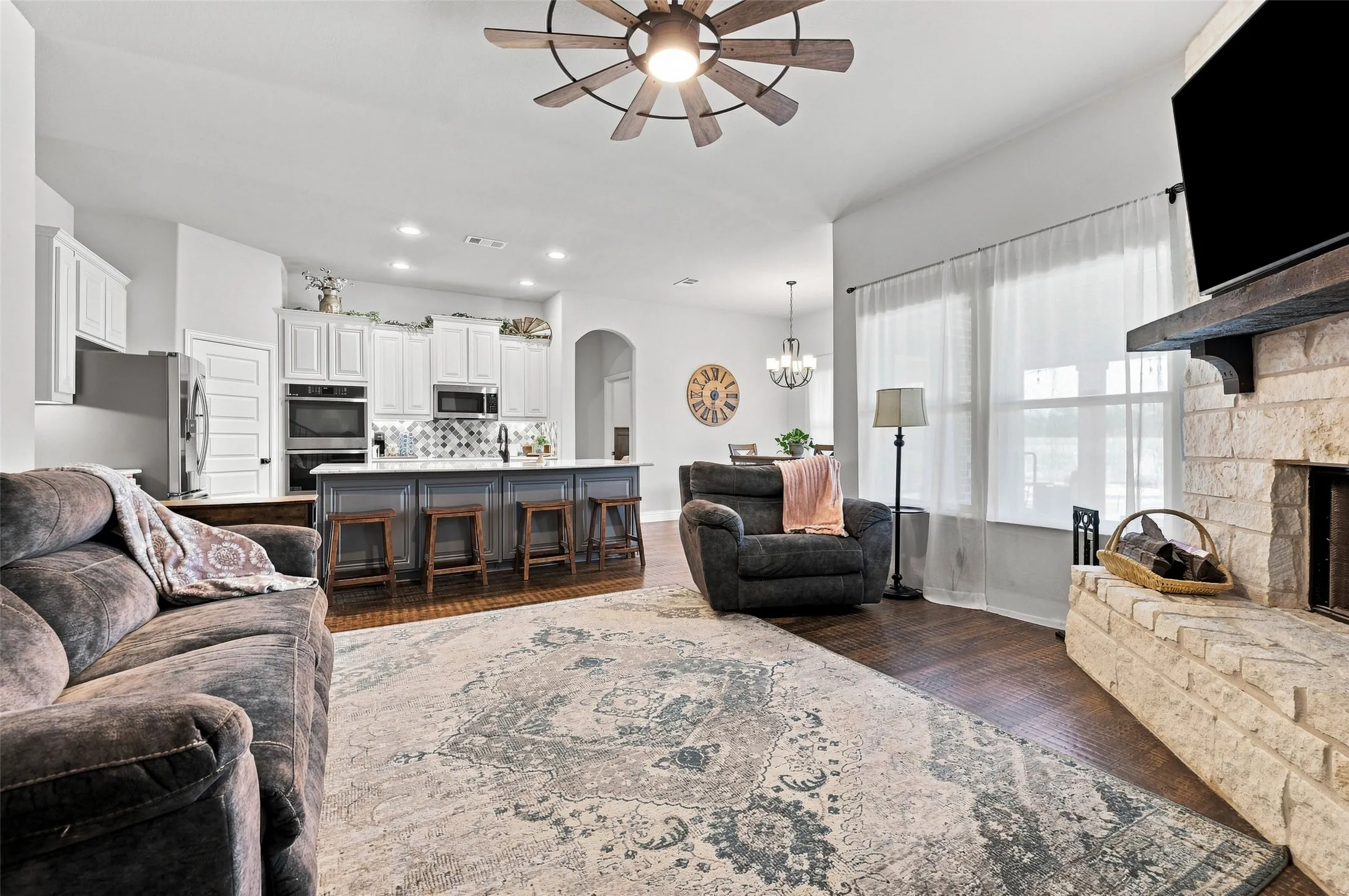 Single Family Residence For Sale in Grayson County , 1056 Hickory Lane, Howe, Texas 75459, 5 Bedroom, 3 Bathroom, 3 Garage spaces, 2,636 Sqft, built in 2021, mls#21358579, Real Estate Agent in Howe, Homes For Sale in Grayson county, Homes For Sale in Howe, Realtor in Howe Texas, Real Estate Brokerage Independent Realty Texas, Luminita Cordes Realtor