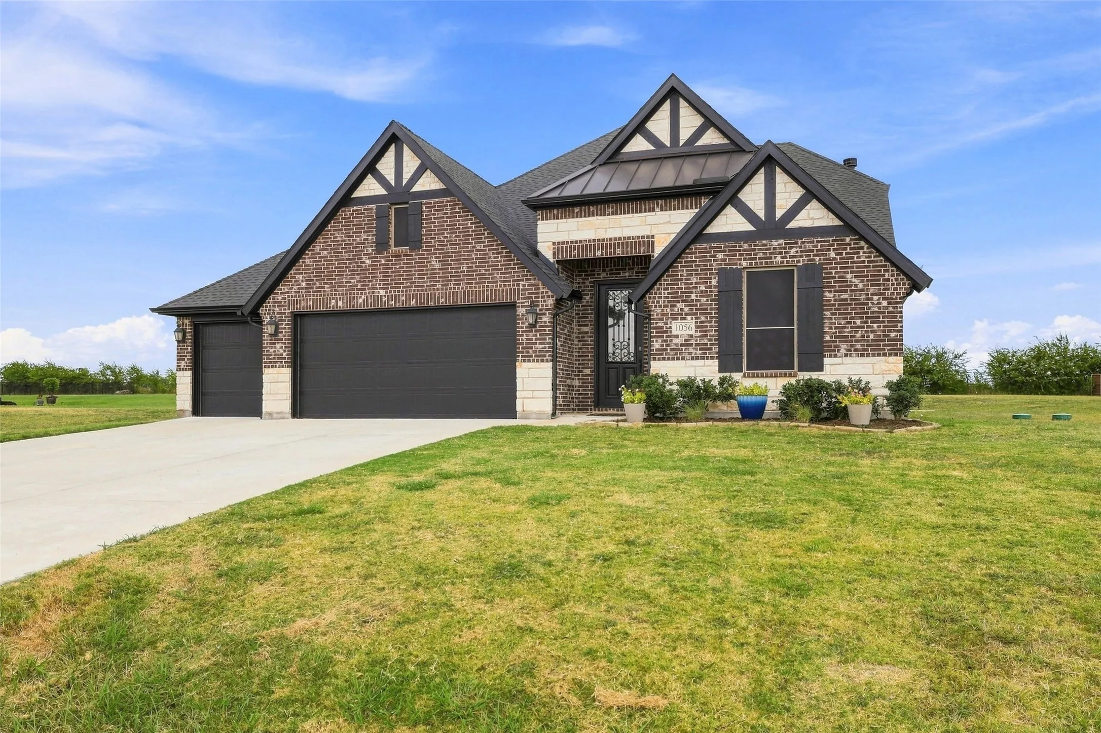 Single Family Residence For Sale in Grayson County , 1056 Hickory Lane, Howe, Texas 75459, 5 Bedroom, 3 Bathroom, 3 Garage spaces, 2,636 Sqft, built in 2021, mls#21358579, Real Estate Agent in Howe, Homes For Sale in Grayson county, Homes For Sale in Howe, Realtor in Howe Texas, Real Estate Brokerage Independent Realty Texas, Luminita Cordes Realtor