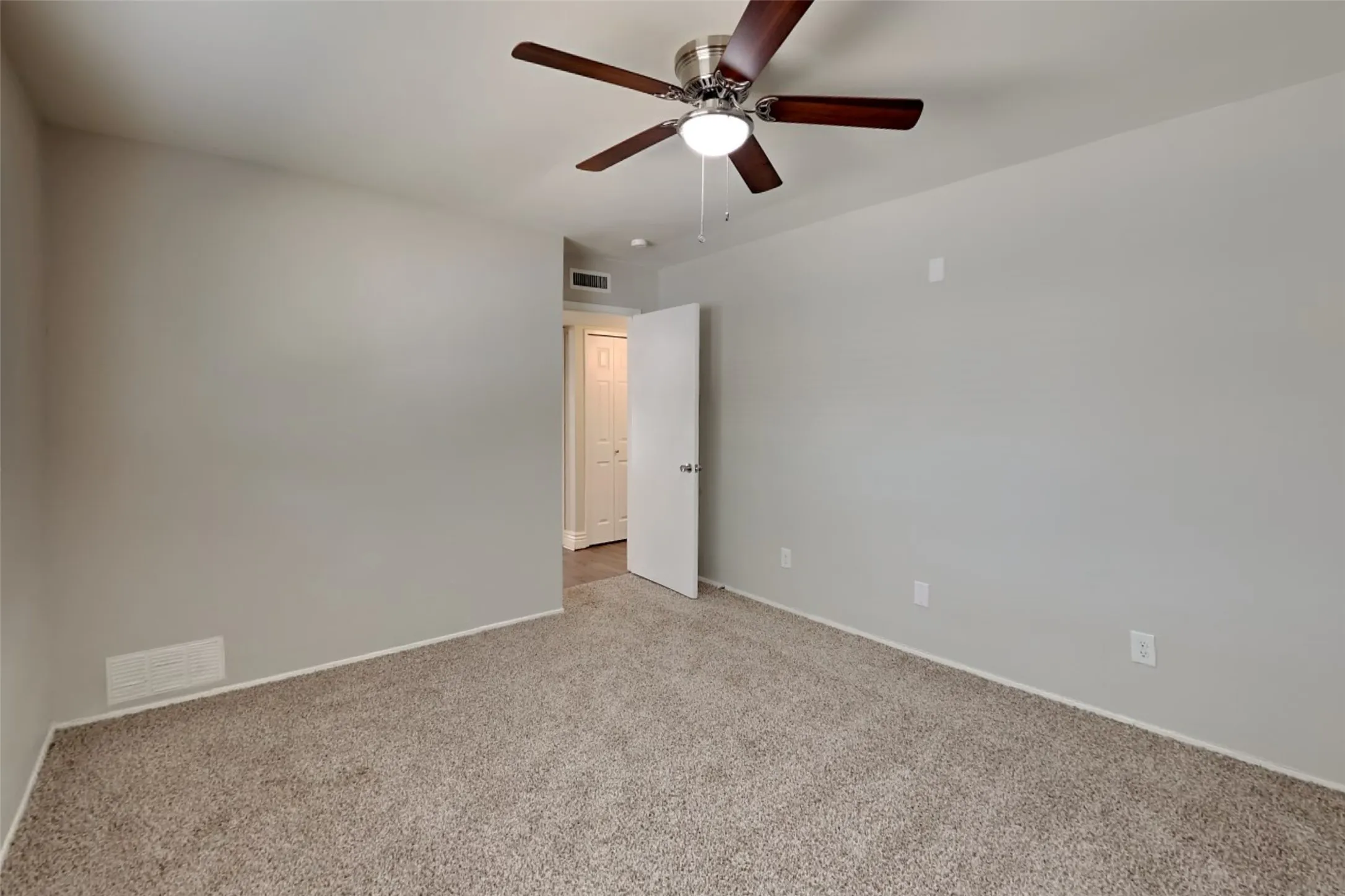 Single Family Residence For Rent in Denton County , 2013 Haymeadow, Carrollton, Texas 75007, 3 Bedroom, 2 Bathroom, 2 Garage spaces, 1,523 Sqft, built in 1973, mls#21358774, Real Estate Agent in Carrollton, Homes For Rent in Denton county, Homes For Rent in Carrollton, Realtor in Carrollton Texas, Real Estate Brokerage Independent Realty Texas, Luminita Cordes Realtor