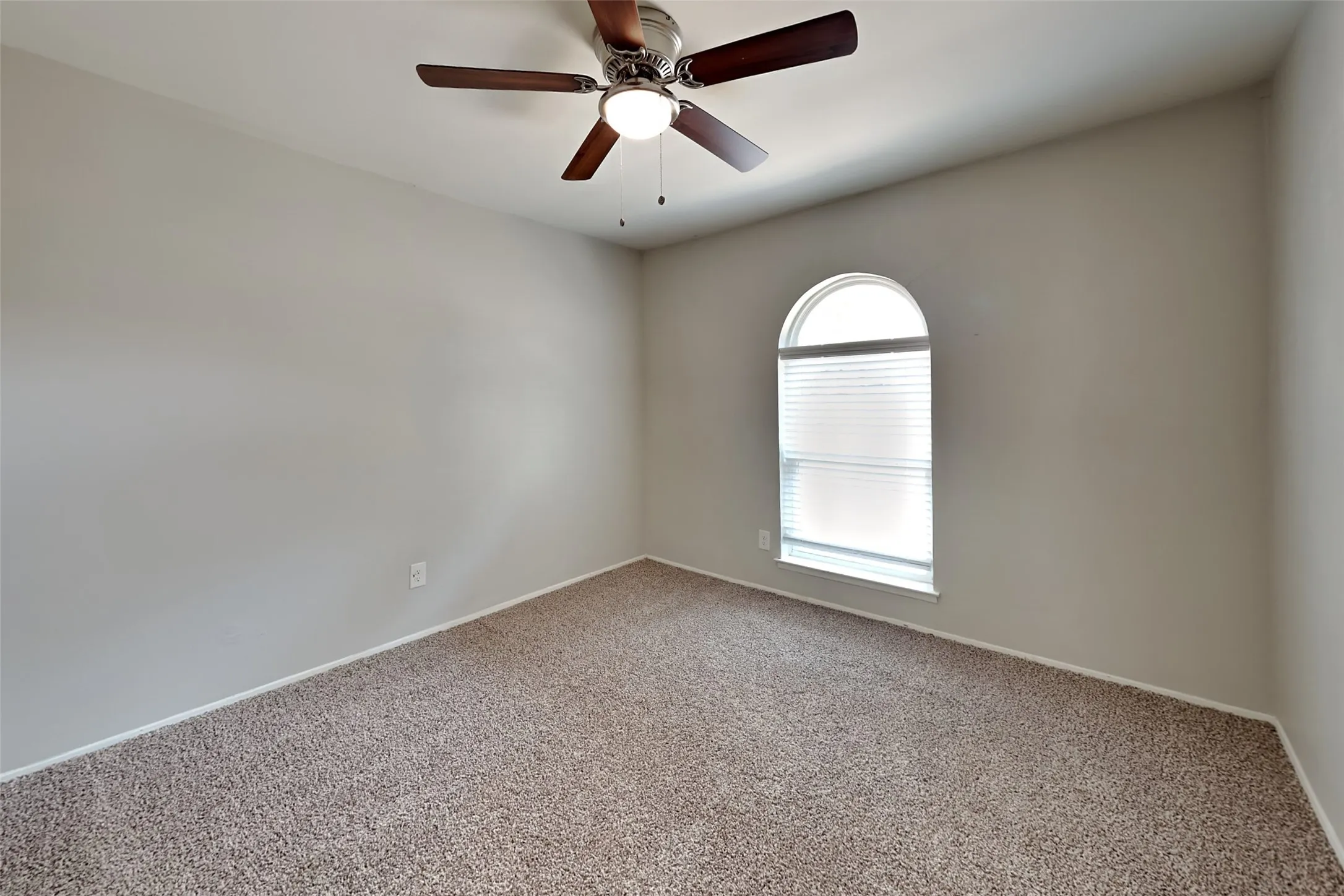 Single Family Residence For Rent in Denton County , 2013 Haymeadow, Carrollton, Texas 75007, 3 Bedroom, 2 Bathroom, 2 Garage spaces, 1,523 Sqft, built in 1973, mls#21358774, Real Estate Agent in Carrollton, Homes For Rent in Denton county, Homes For Rent in Carrollton, Realtor in Carrollton Texas, Real Estate Brokerage Independent Realty Texas, Luminita Cordes Realtor