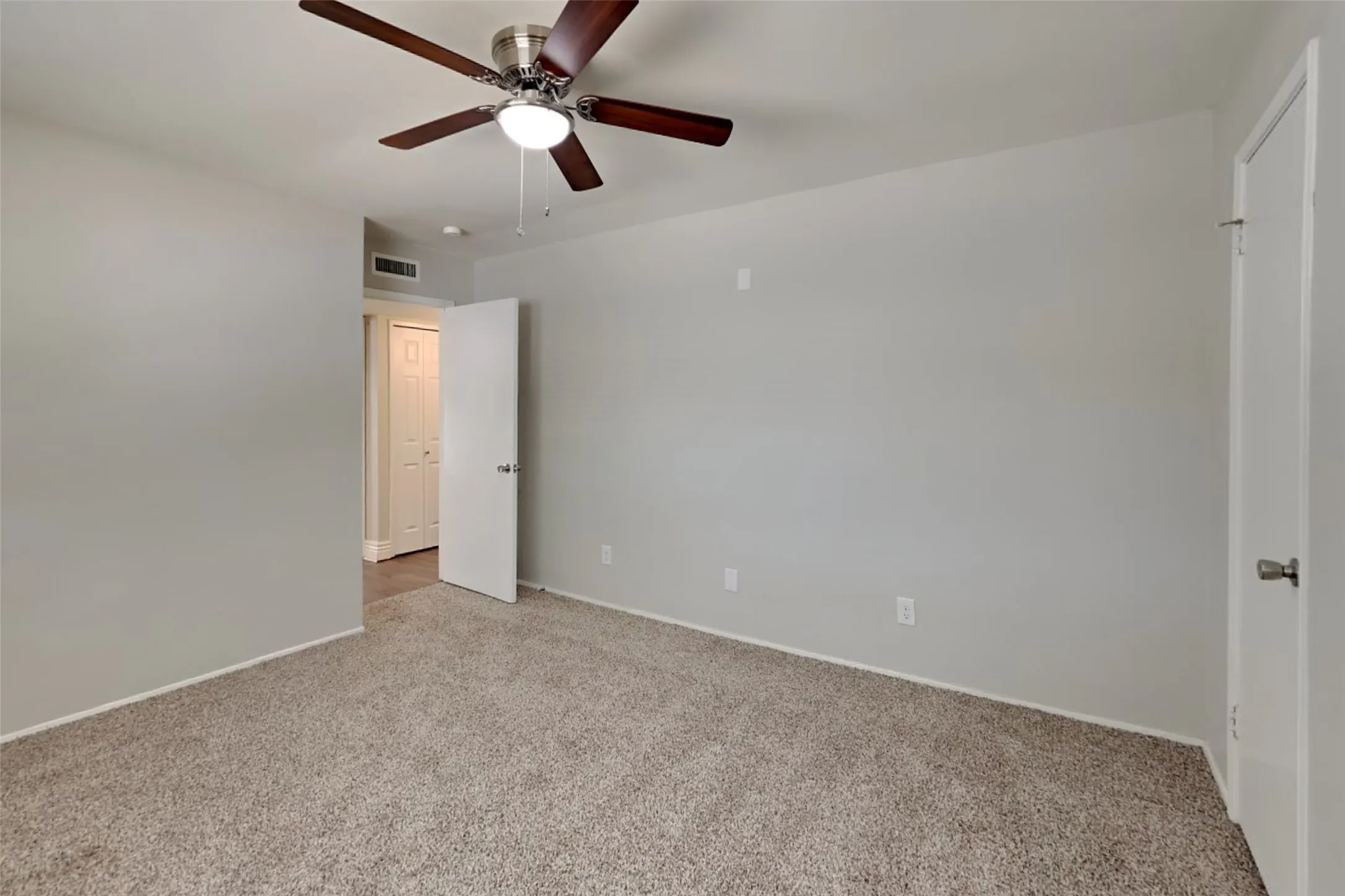 Single Family Residence For Rent in Denton County , 2013 Haymeadow, Carrollton, Texas 75007, 3 Bedroom, 2 Bathroom, 2 Garage spaces, 1,523 Sqft, built in 1973, mls#21358774, Real Estate Agent in Carrollton, Homes For Rent in Denton county, Homes For Rent in Carrollton, Realtor in Carrollton Texas, Real Estate Brokerage Independent Realty Texas, Luminita Cordes Realtor