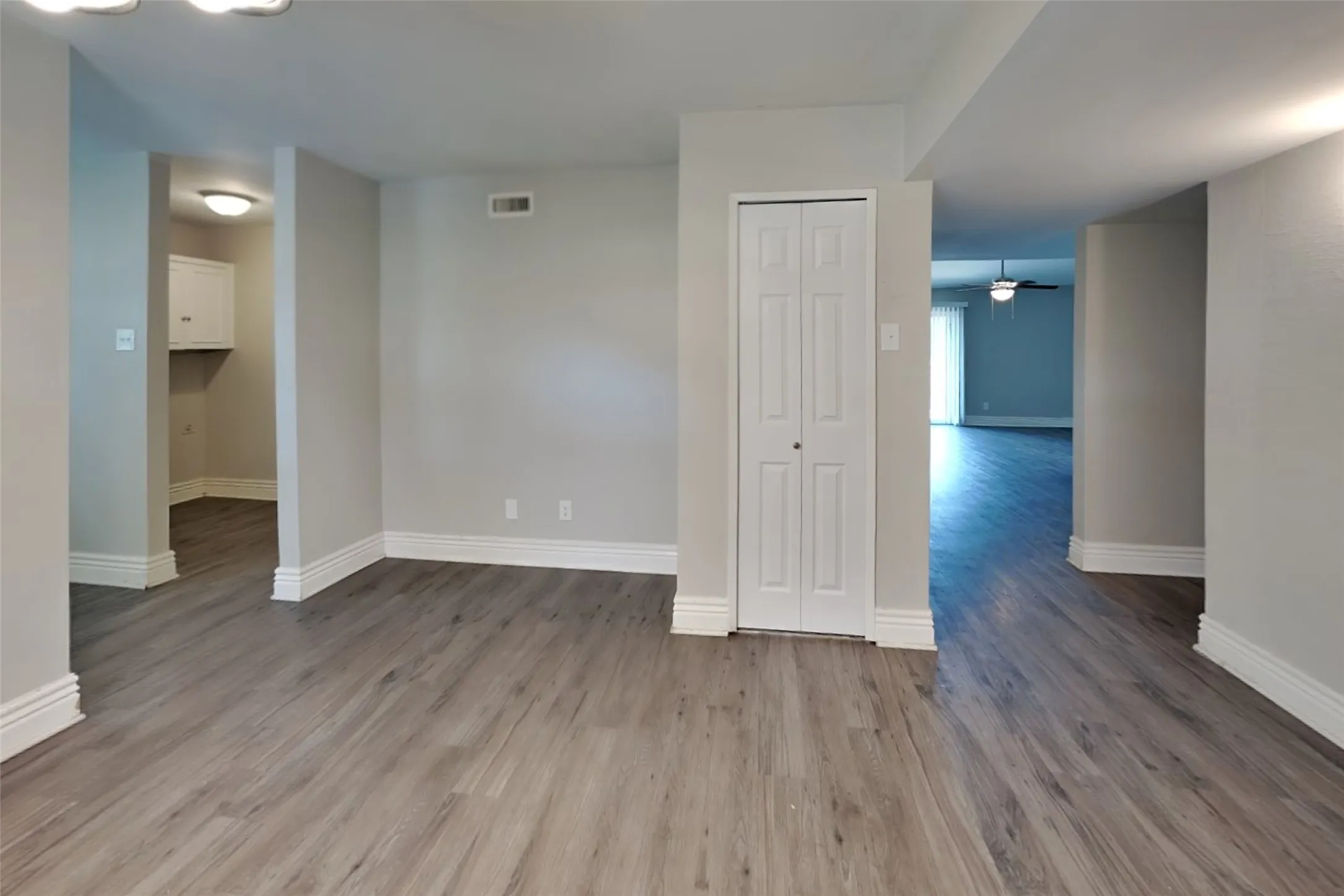 Single Family Residence For Rent in Denton County , 2013 Haymeadow, Carrollton, Texas 75007, 3 Bedroom, 2 Bathroom, 2 Garage spaces, 1,523 Sqft, built in 1973, mls#21358774, Real Estate Agent in Carrollton, Homes For Rent in Denton county, Homes For Rent in Carrollton, Realtor in Carrollton Texas, Real Estate Brokerage Independent Realty Texas, Luminita Cordes Realtor