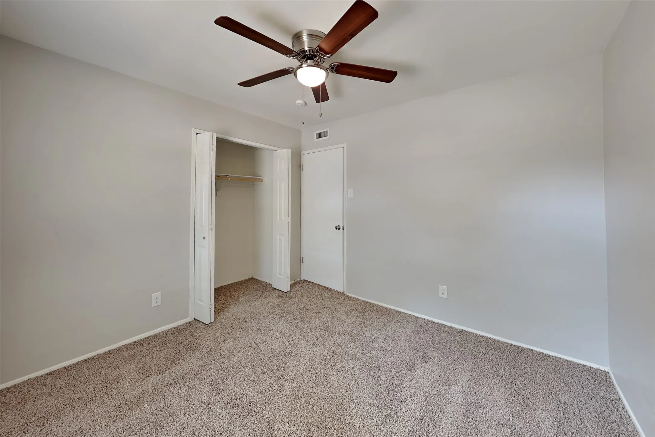 Single Family Residence For Rent in Denton County , 2013 Haymeadow, Carrollton, Texas 75007, 3 Bedroom, 2 Bathroom, 2 Garage spaces, 1,523 Sqft, built in 1973, mls#21358774, Real Estate Agent in Carrollton, Homes For Rent in Denton county, Homes For Rent in Carrollton, Realtor in Carrollton Texas, Real Estate Brokerage Independent Realty Texas, Luminita Cordes Realtor