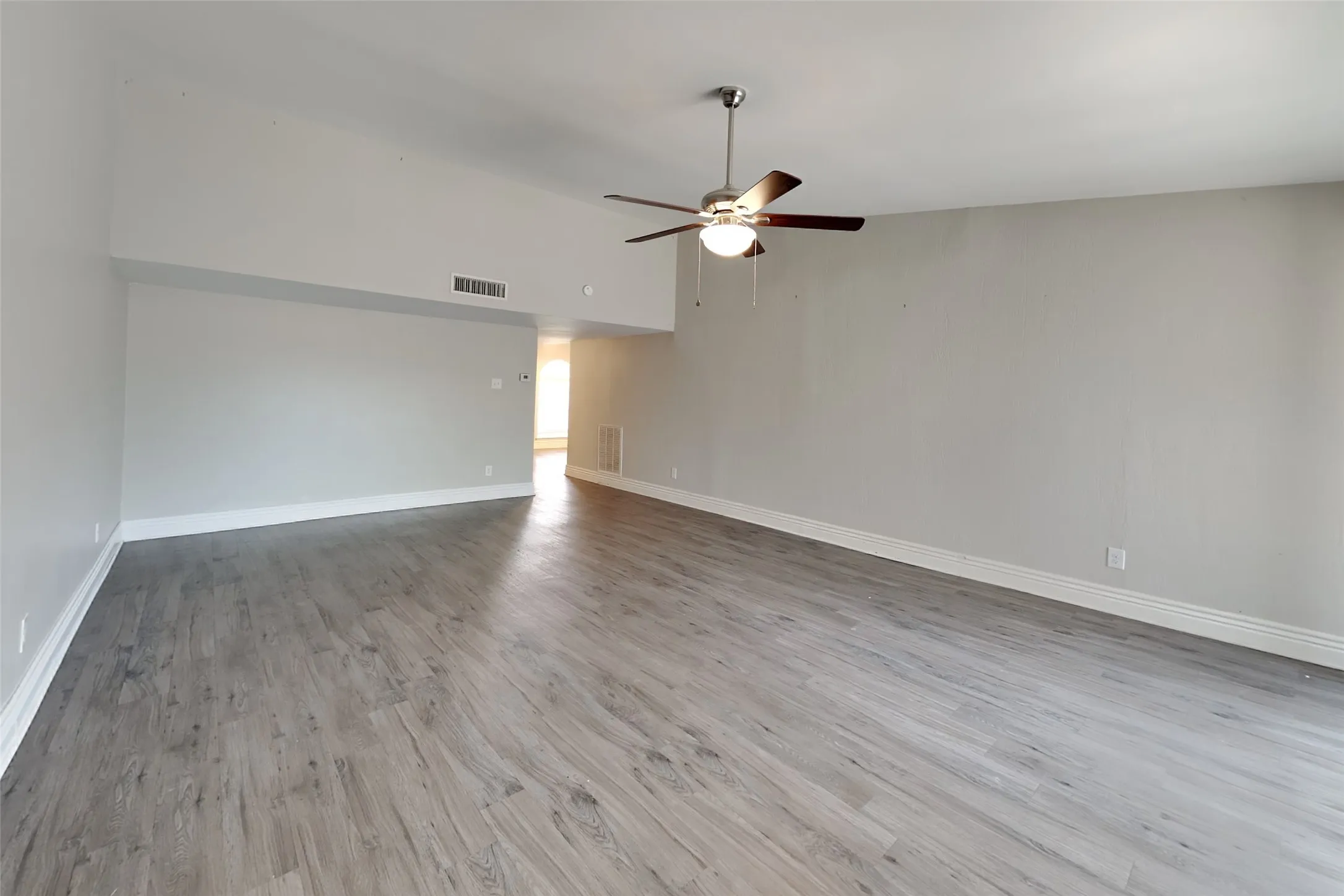 Single Family Residence For Rent in Denton County , 2013 Haymeadow, Carrollton, Texas 75007, 3 Bedroom, 2 Bathroom, 2 Garage spaces, 1,523 Sqft, built in 1973, mls#21358774, Real Estate Agent in Carrollton, Homes For Rent in Denton county, Homes For Rent in Carrollton, Realtor in Carrollton Texas, Real Estate Brokerage Independent Realty Texas, Luminita Cordes Realtor